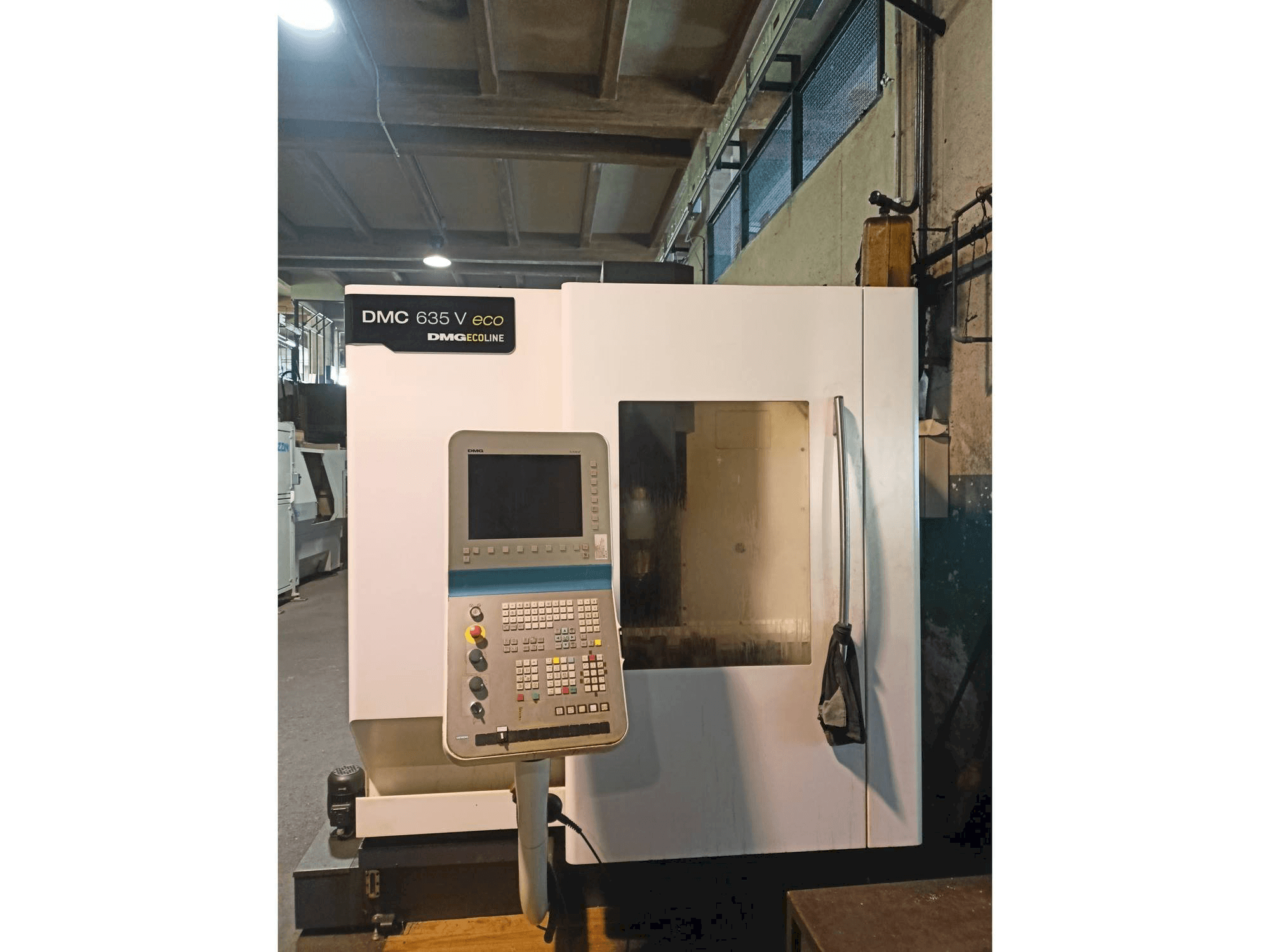 Čelní pohled na DMG DMC 635V Ecoline stroj