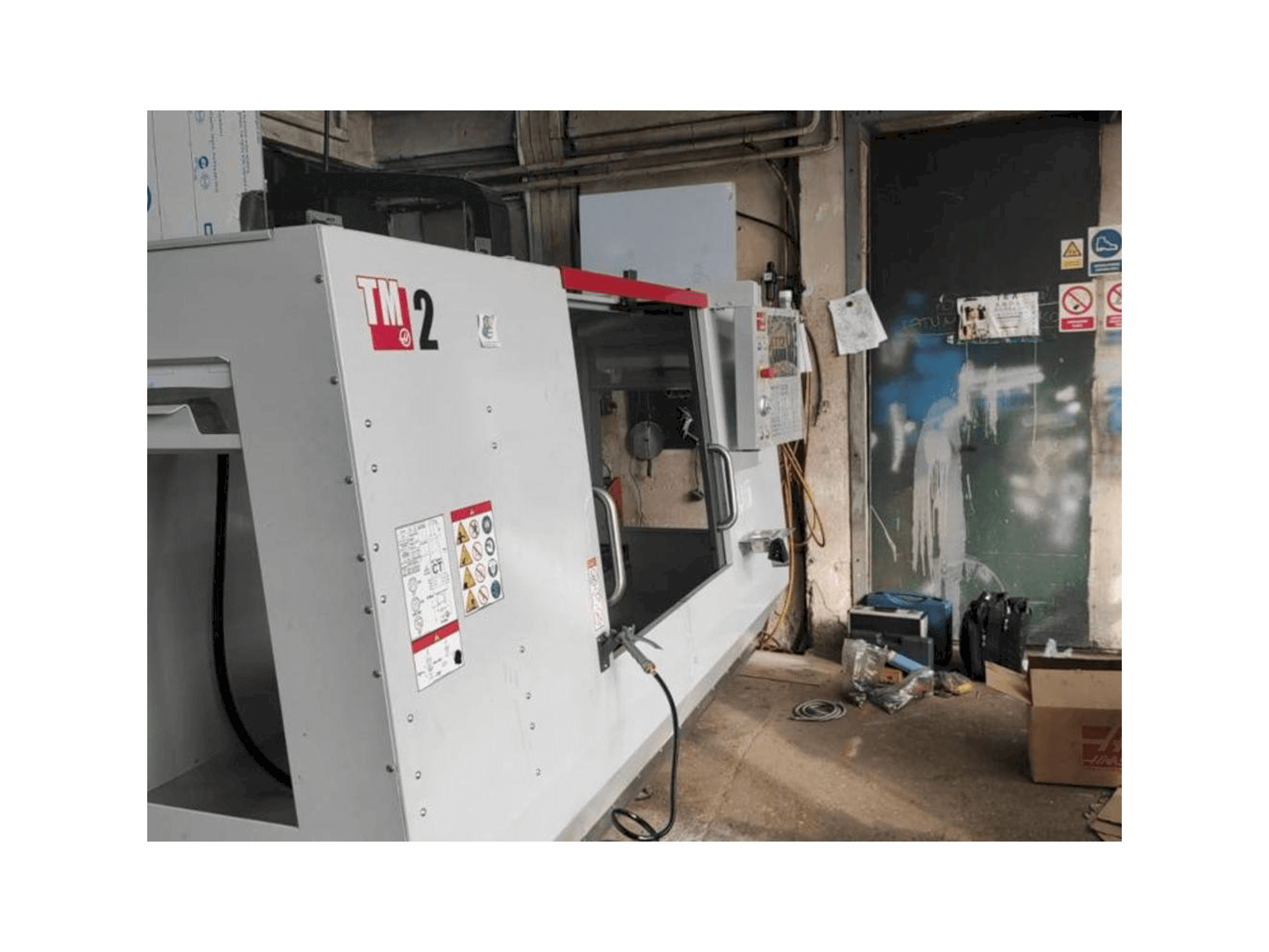 Čelní pohled na HAAS TM 2 stroj