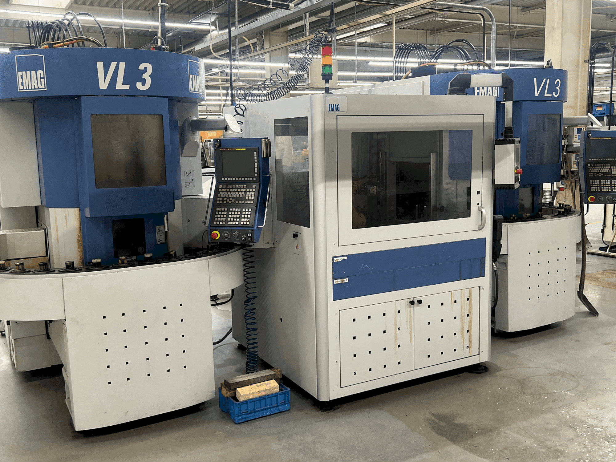 Čelní pohled na EMAG VL03 stroj