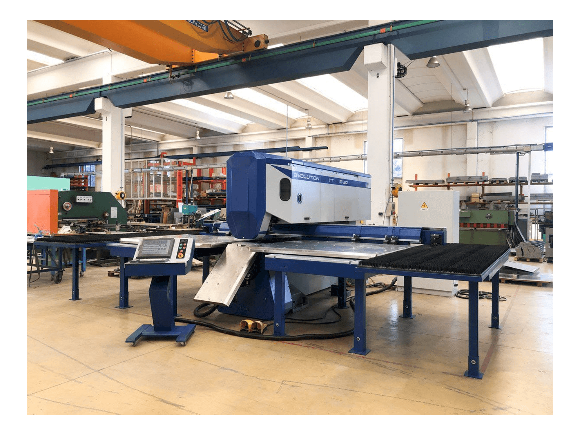 Čelní pohled na TECHNOLOGY EVOLUTION TT stroj