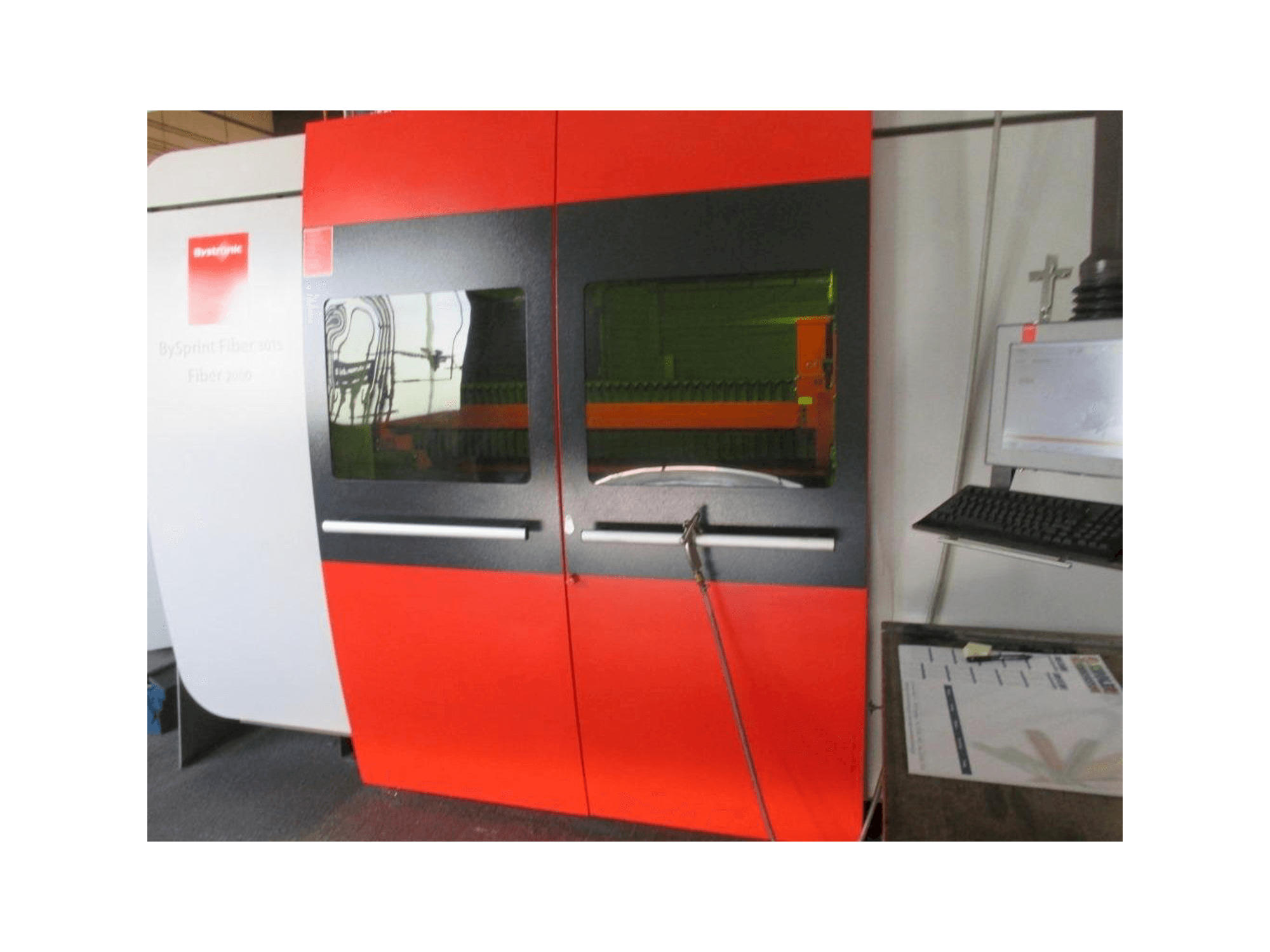 Čelní pohled na Bystronic BySprint Fiber 3015 stroj