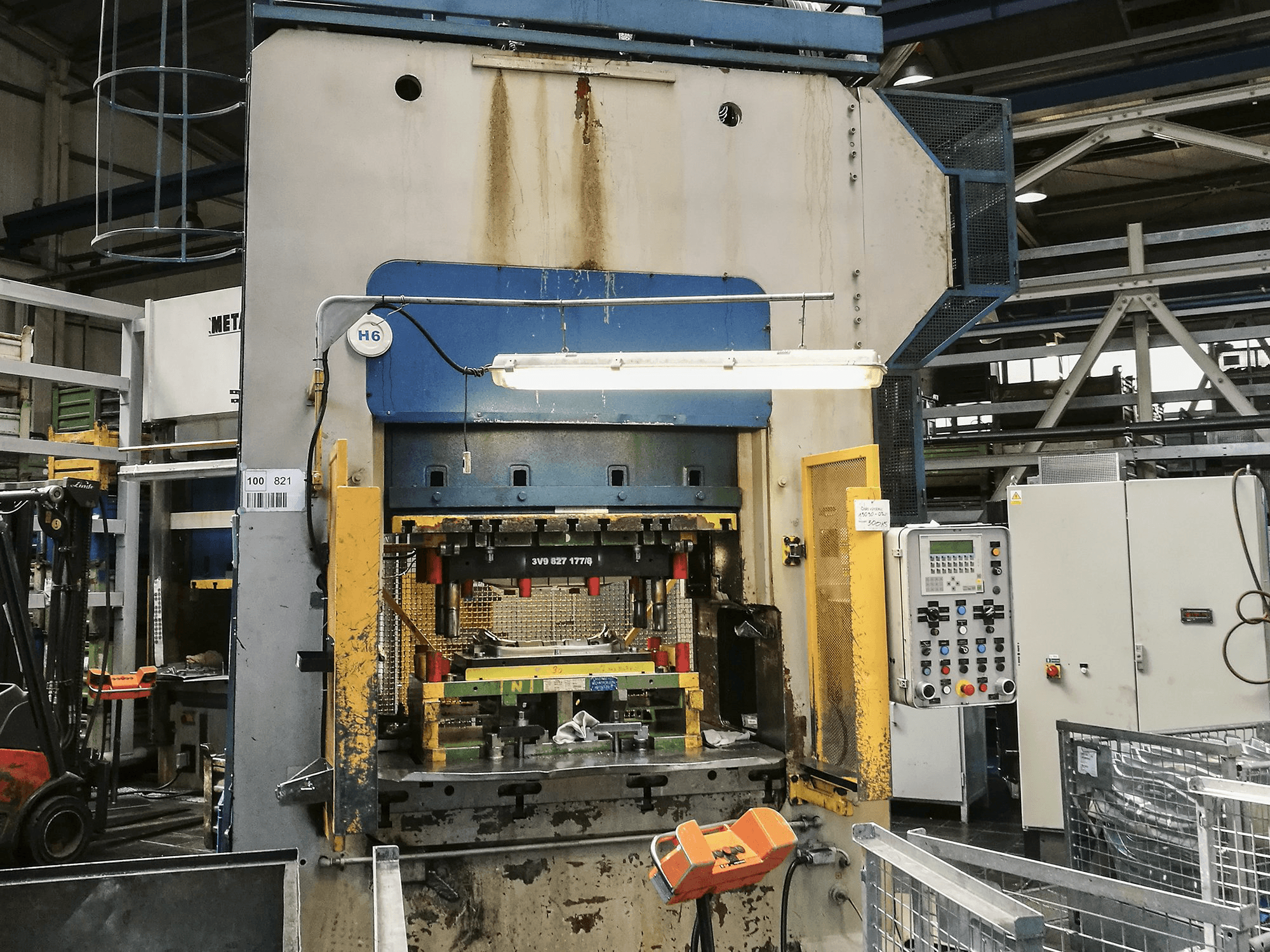 Čelní pohled na SMERAL LKT 250 stroj