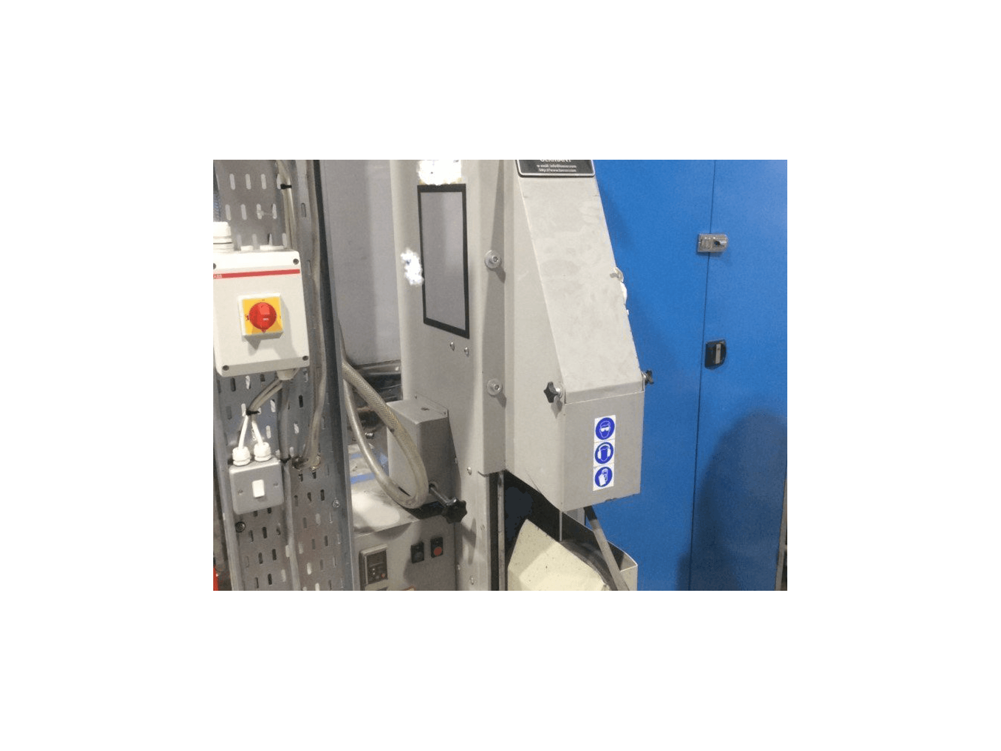 Čelní pohled na Loeser KS 100 stroj