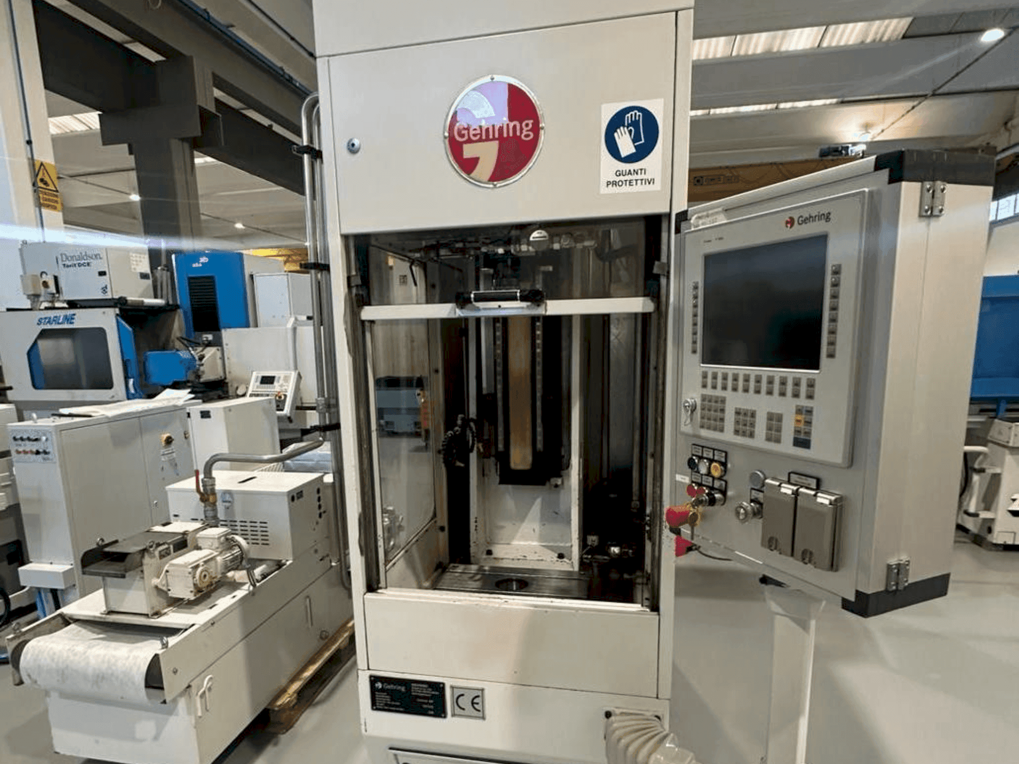 Čelní pohled na GEHRING LIFEHONE 600 stroj