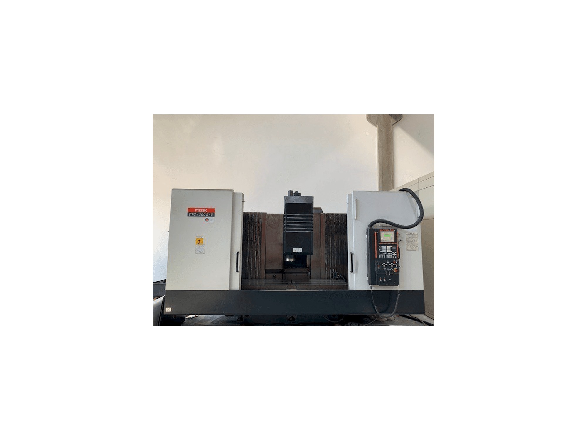 Čelní pohled na Mazak VT 200C II stroj