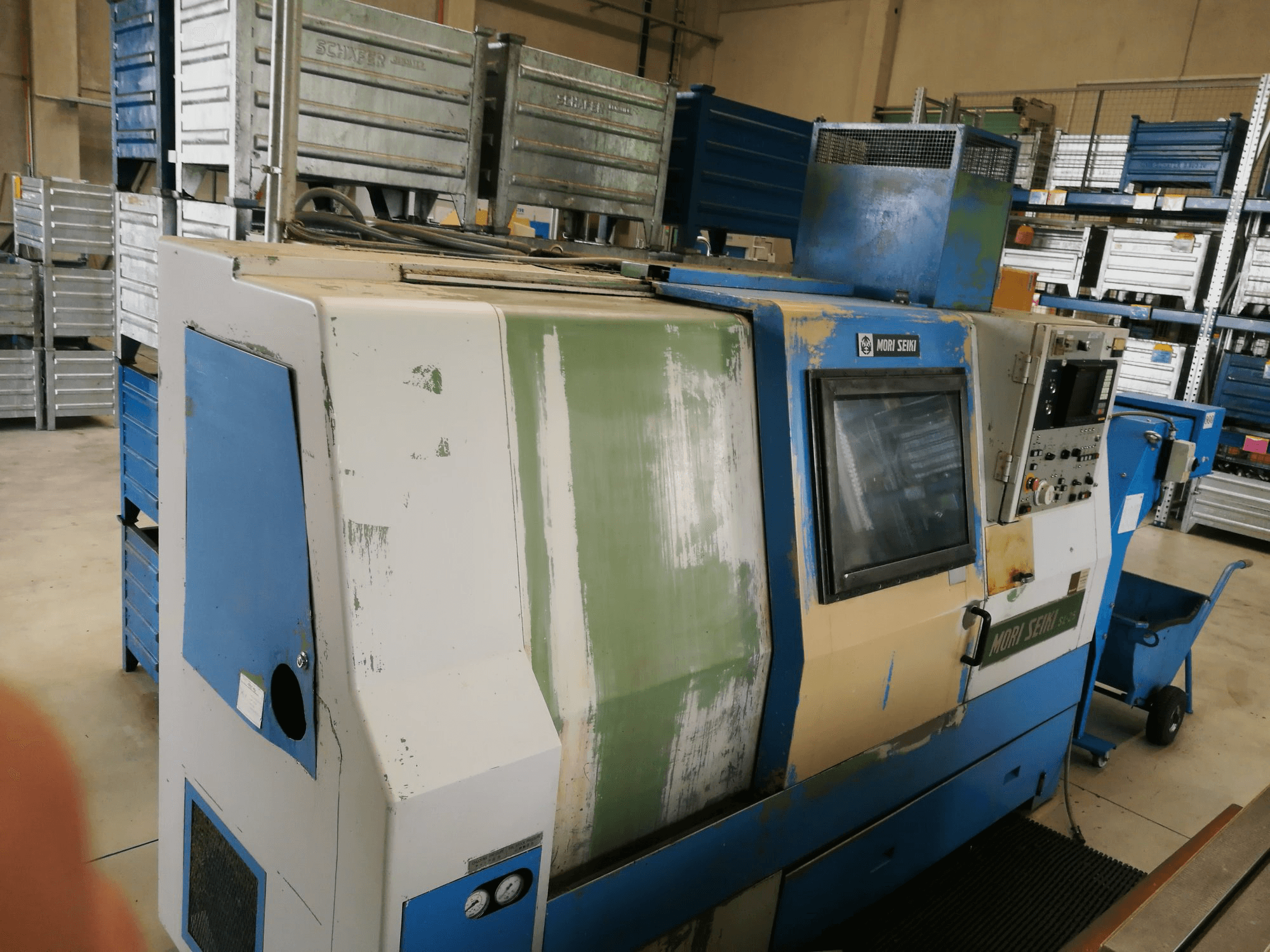 Levý pohled na MORI SEIKI SL-25A/500 stroj