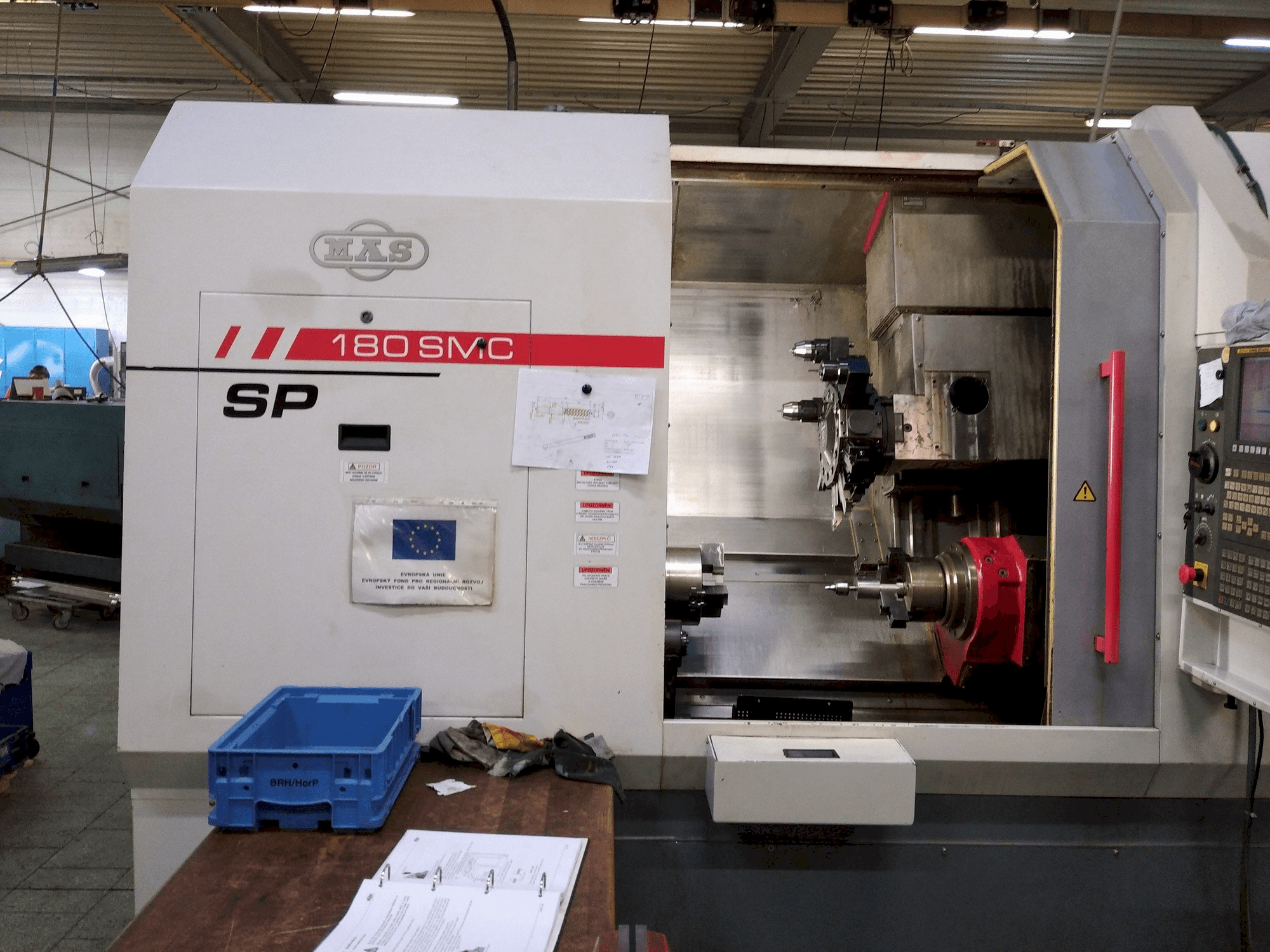 Čelní pohled na KOVOSVIT MAS SP 180 SMC stroj