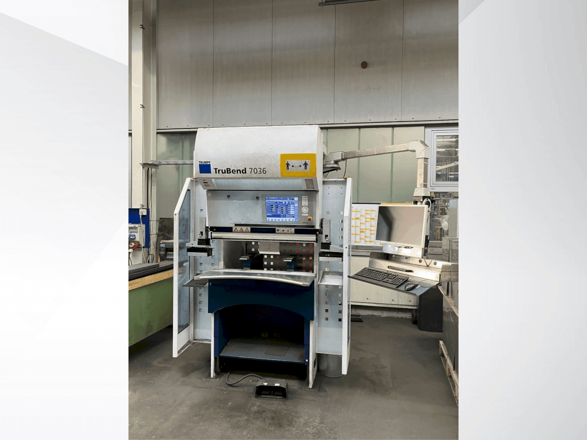 Čelní pohled na TRUMPF TruBend 7036 stroj