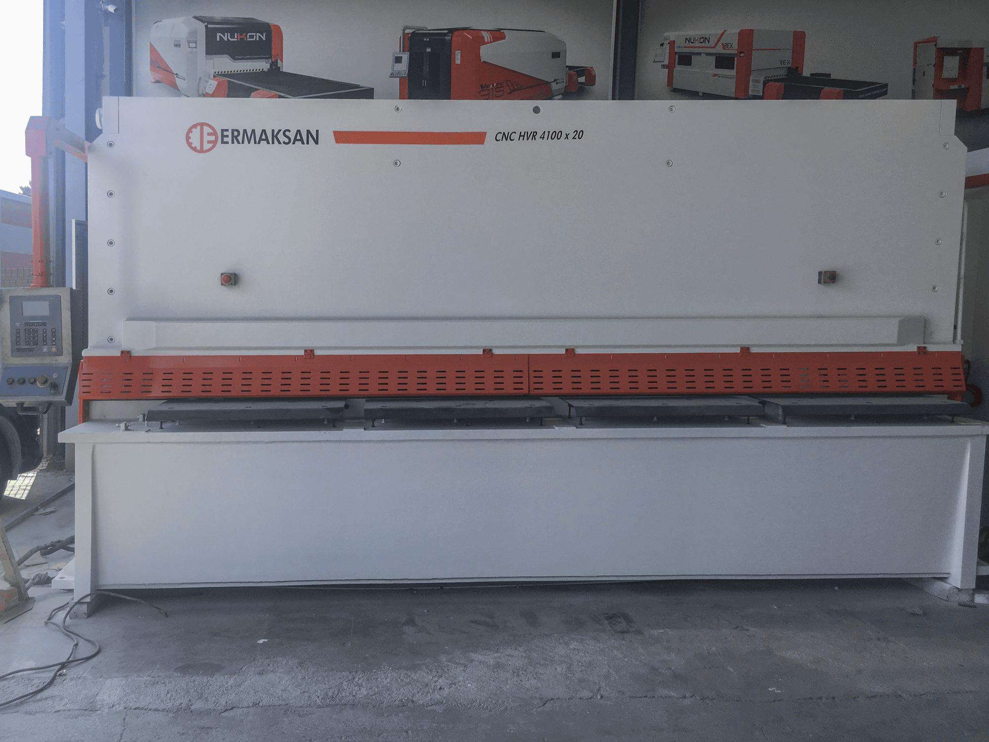 Čelní pohled na ERMAKSAN CNC HVR 4100x20 stroj