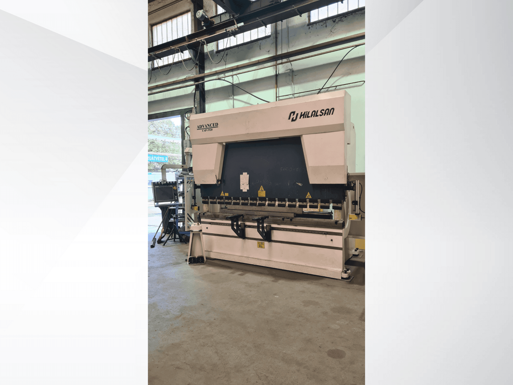 Čelní pohled na HILALSAN Advanced Cap 3320 stroj