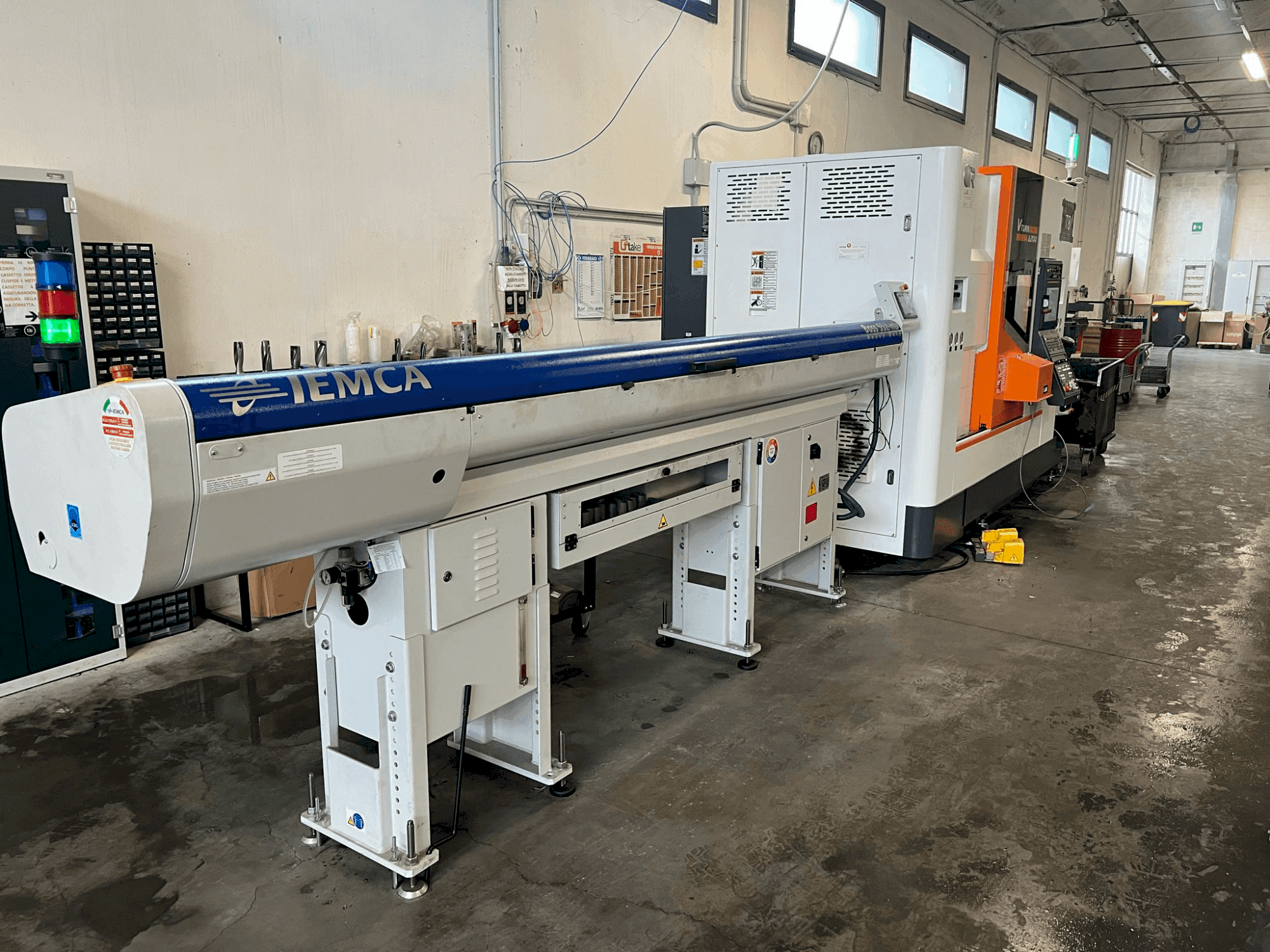 Čelní pohled na Victor V-turn A200Y stroj