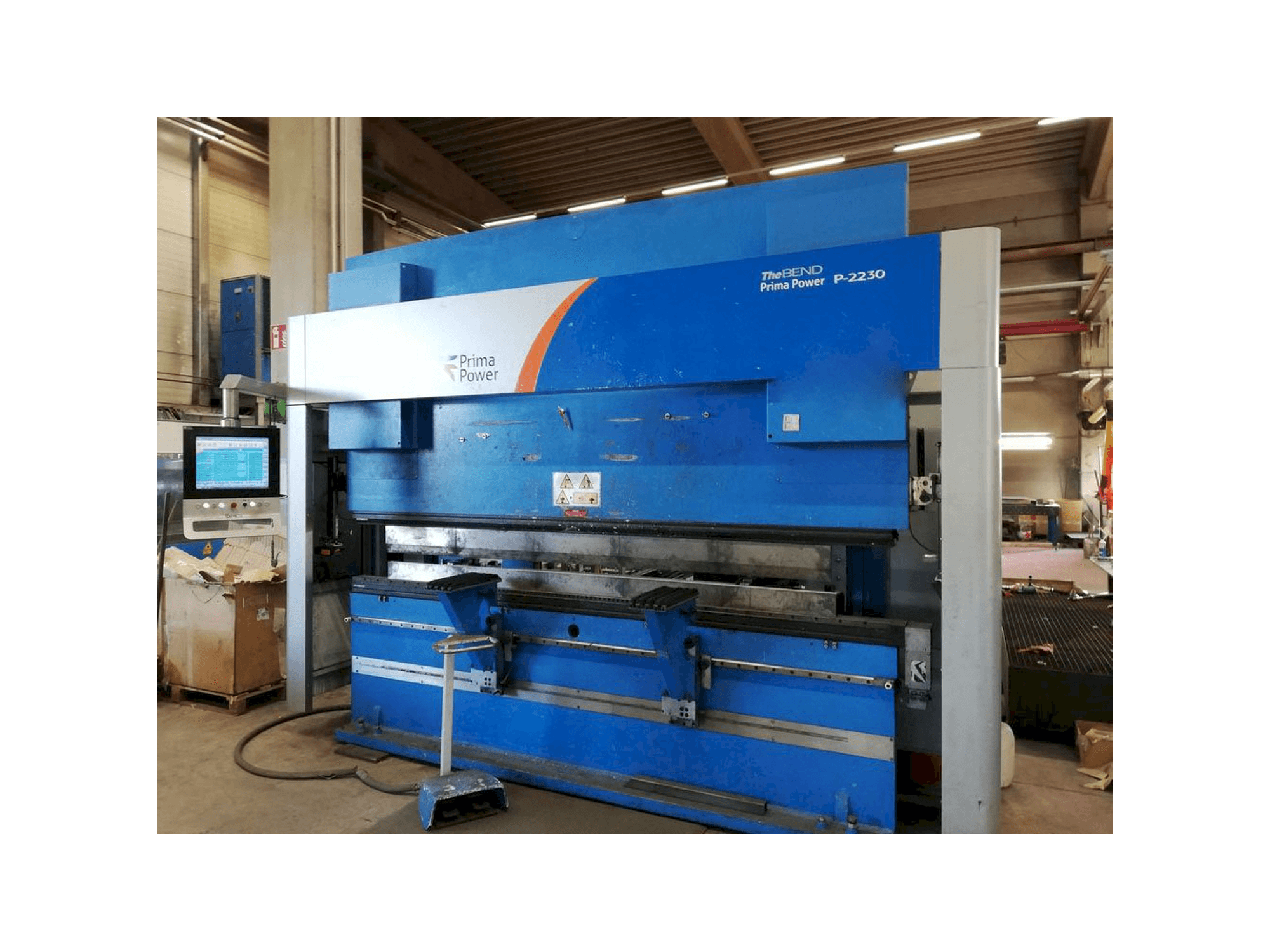 Pravý pohled na Prima Power P-2230 stroj