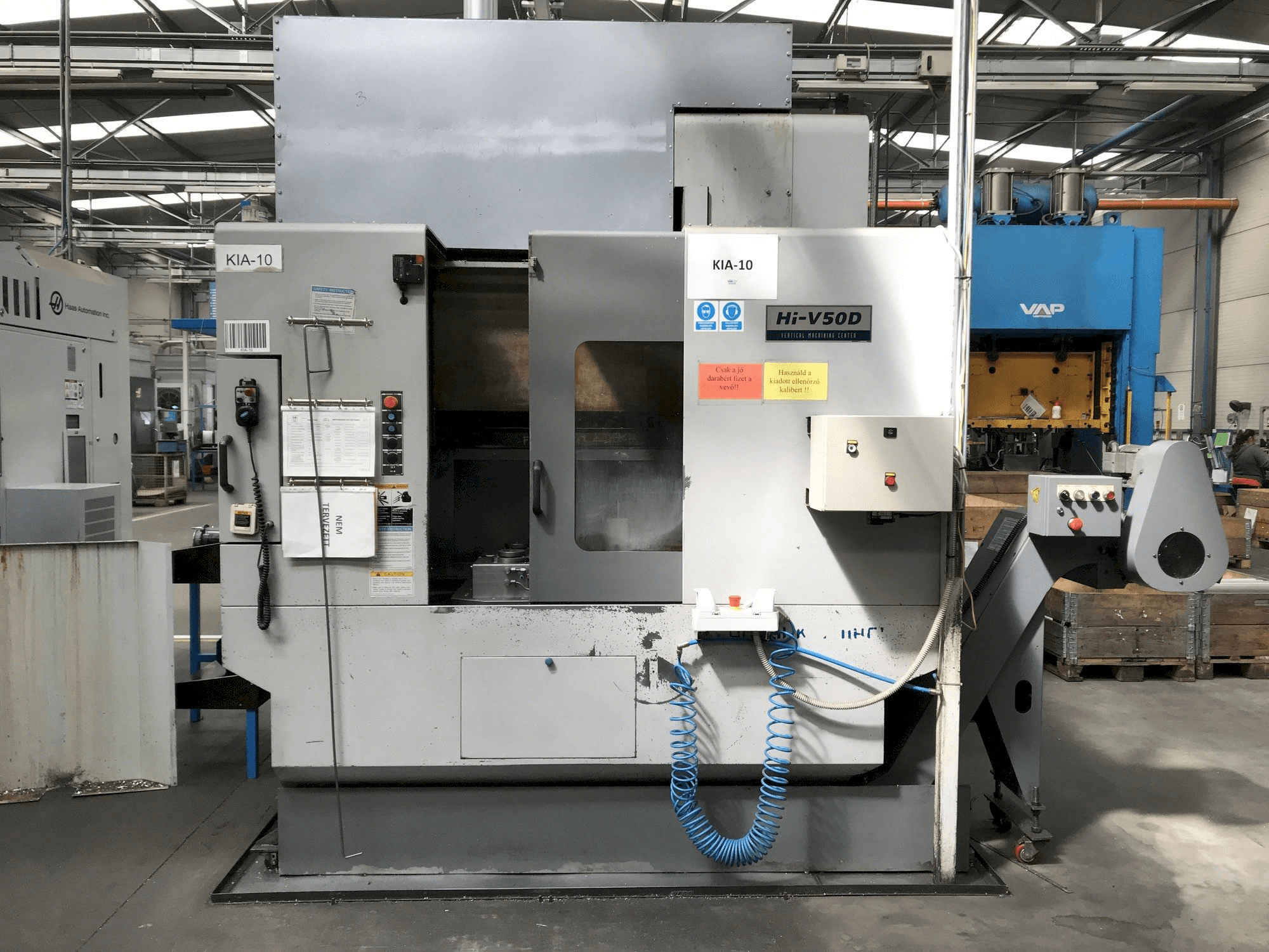 Čelní pohled na Hyundai Kia Hi V50D stroj