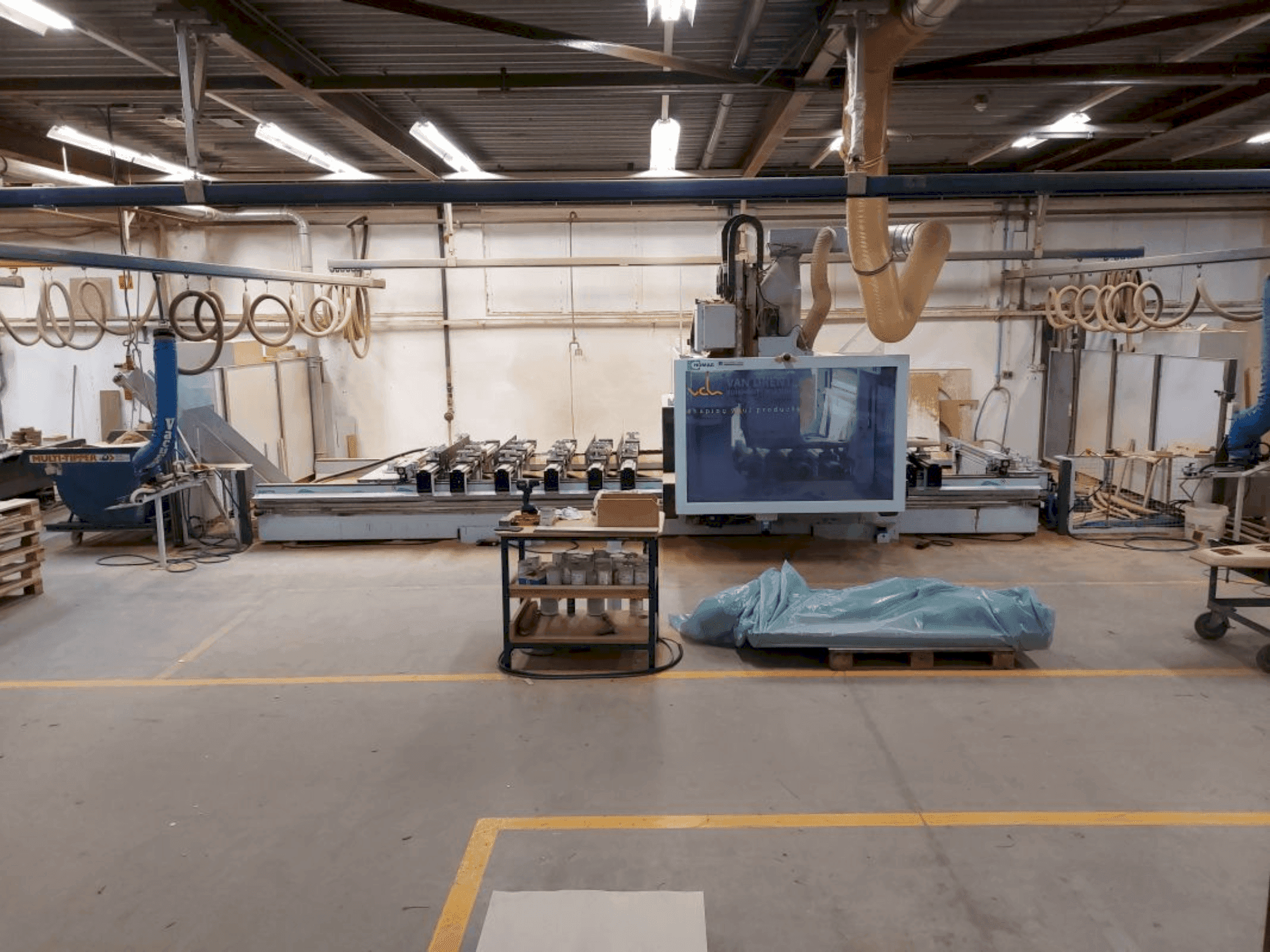 Čelní pohled na HOMAG WEEKE Profi BMG 611/60/15/F/AP stroj