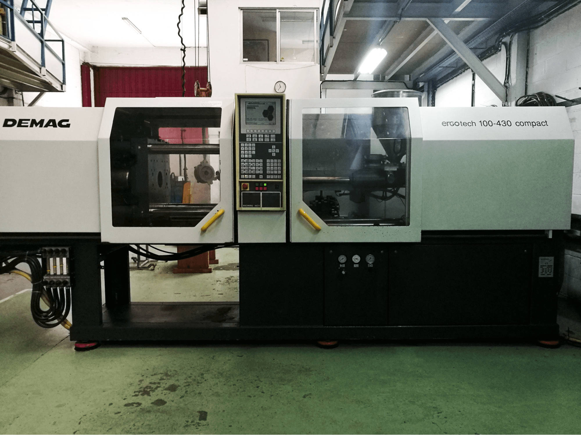 Čelní pohled na DEMAG ERGOtech 100-430 compact stroj