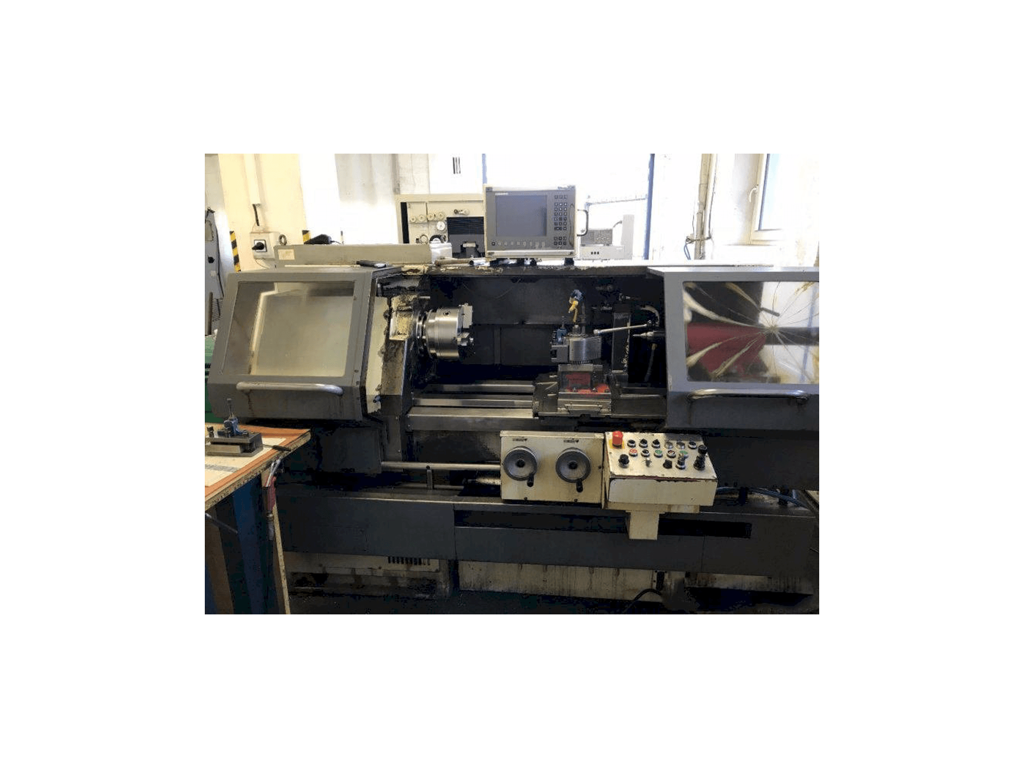 Čelní pohled na KOVOSVIT MAS Masturn MT 50/800 stroj