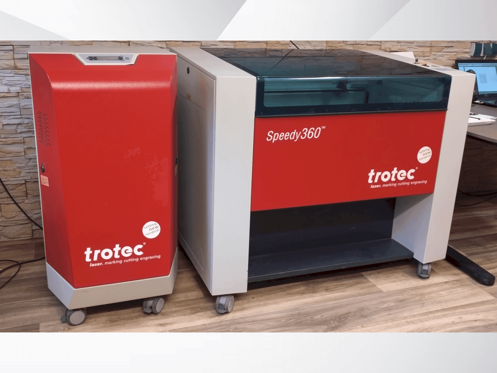 Čelní pohled na Trotec Speedy 360 stroj