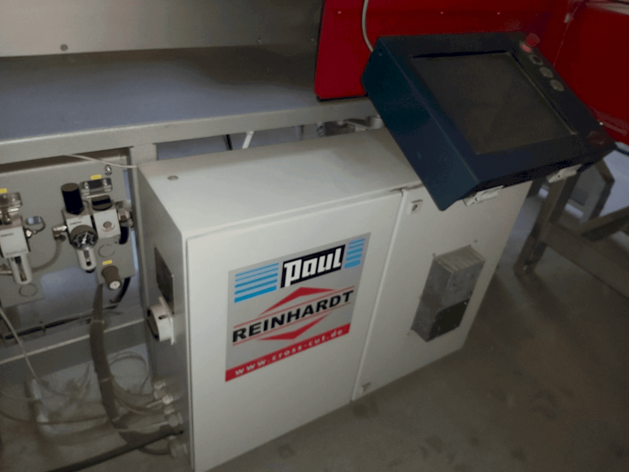 Čelní pohled na Paul Reinhardt SlimLine SL170 S60 stroj