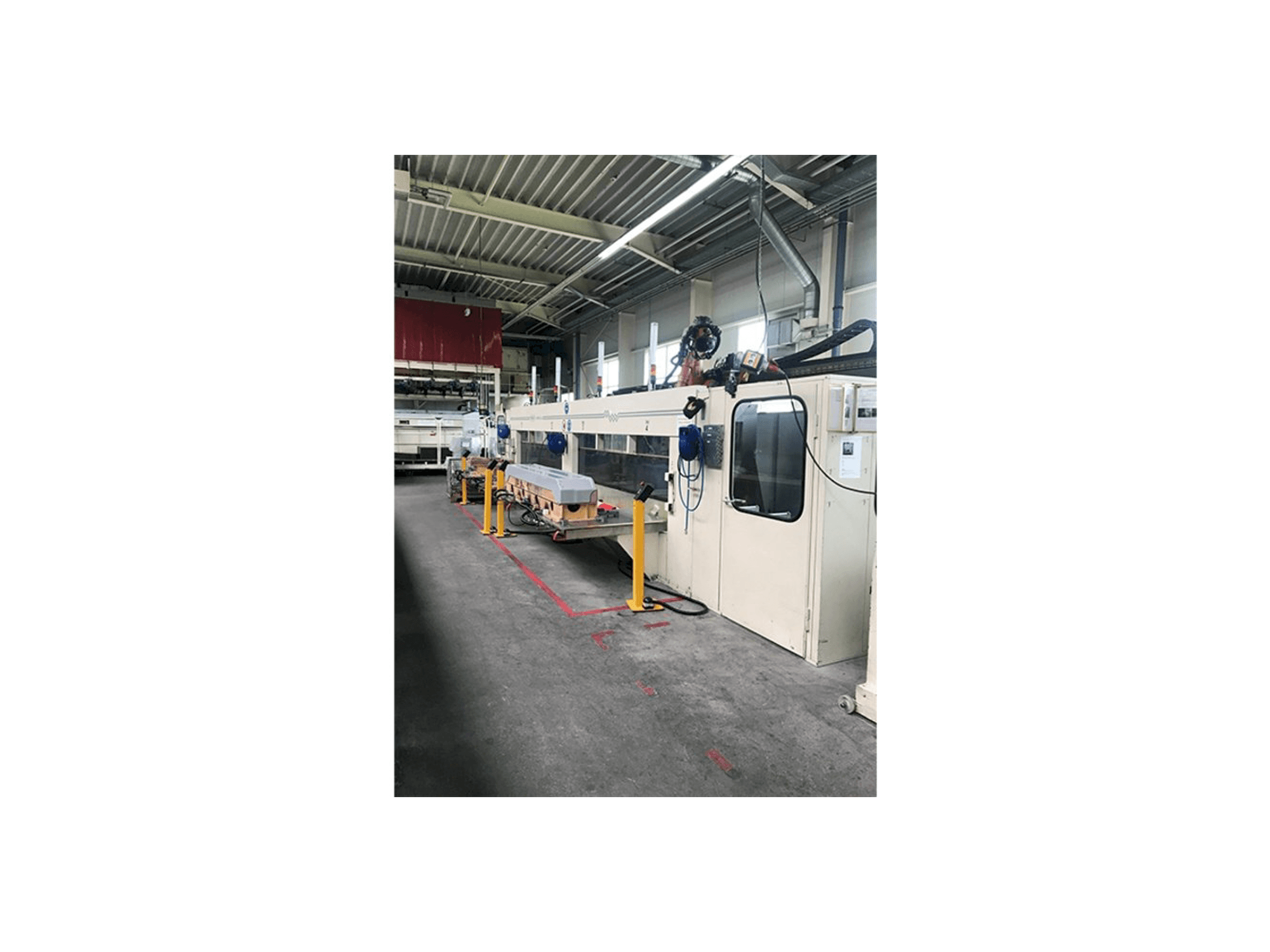 Pravý boční pohled na MAKA MROB 60 Jet stroj