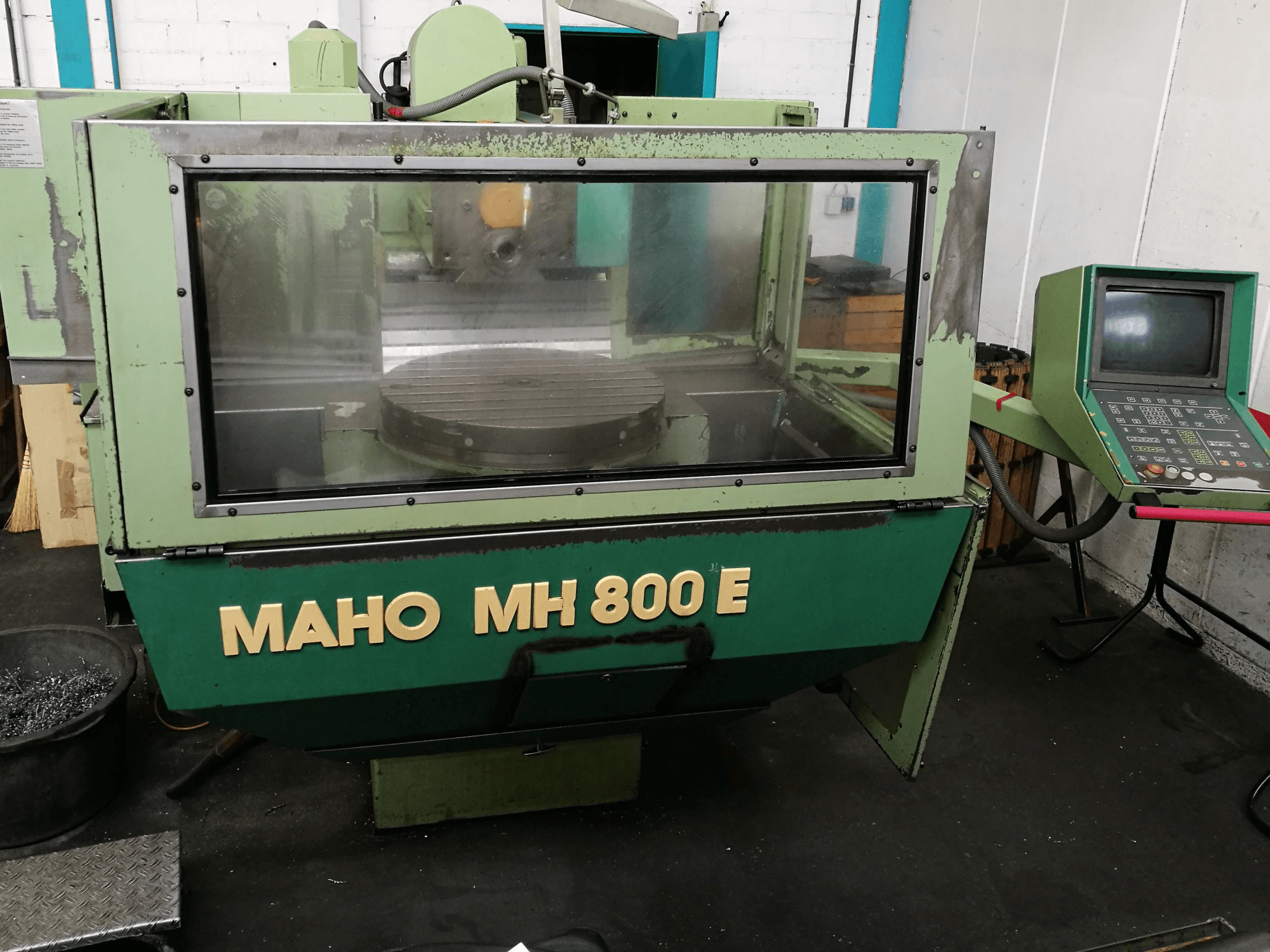 Čelní pohled na Maho MH 800 E stroj