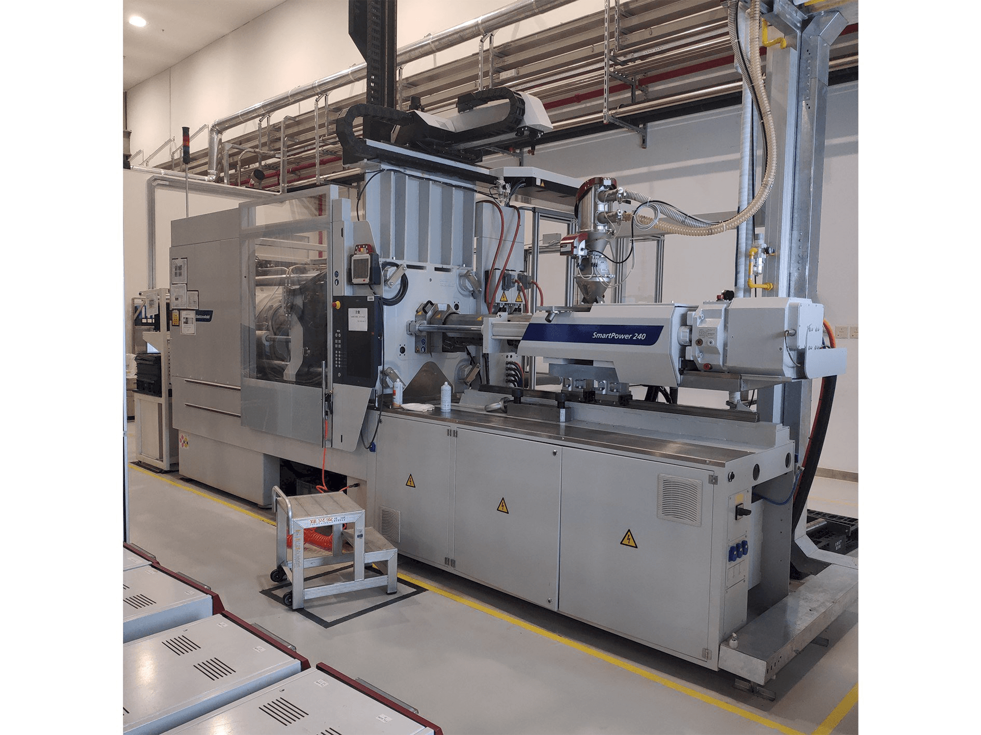 Čelní pohled na Battenfeld SmartPower 240-1000 stroj