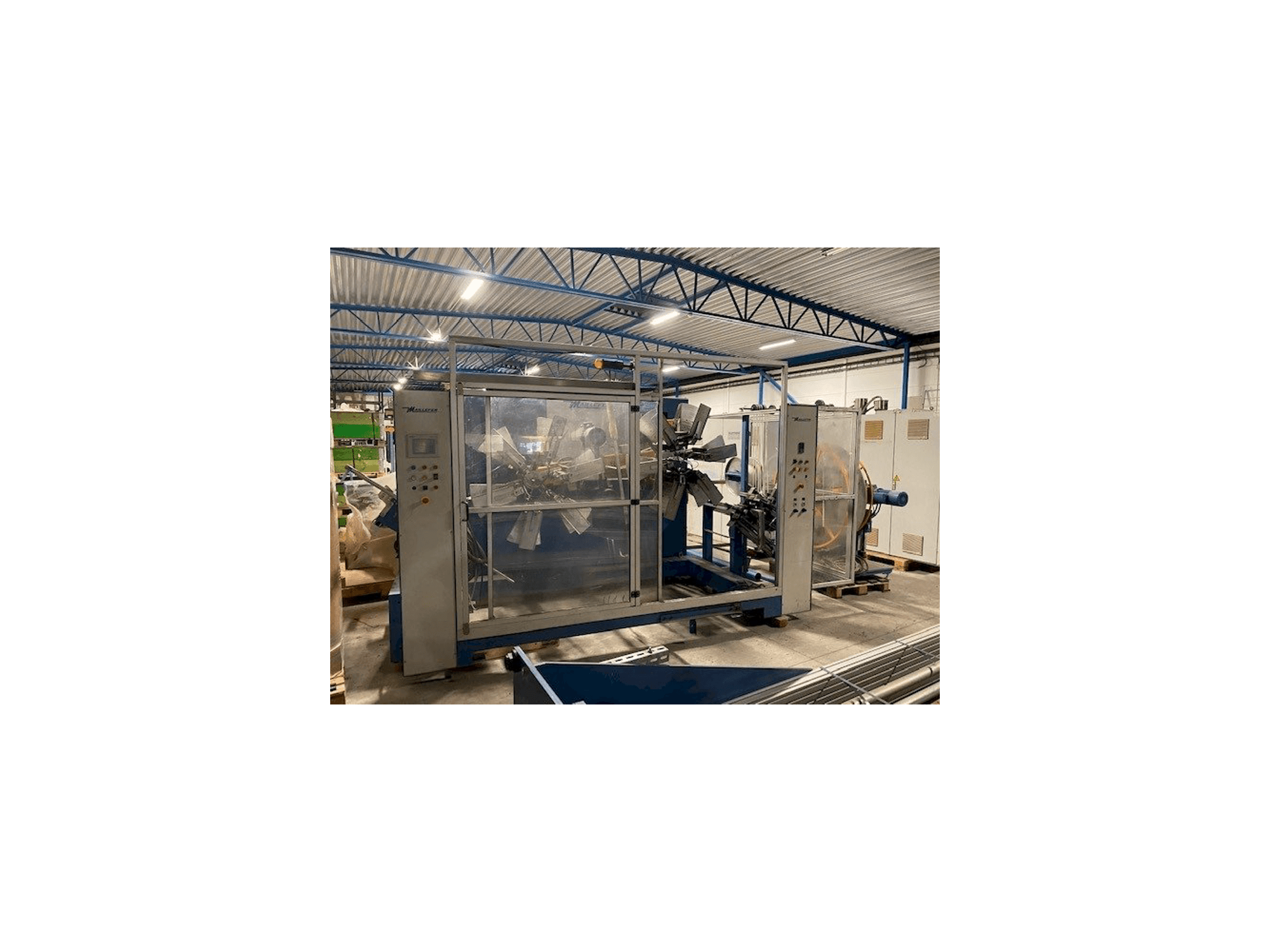 Čelní pohled na Maillefer PCL 14-32 stroj