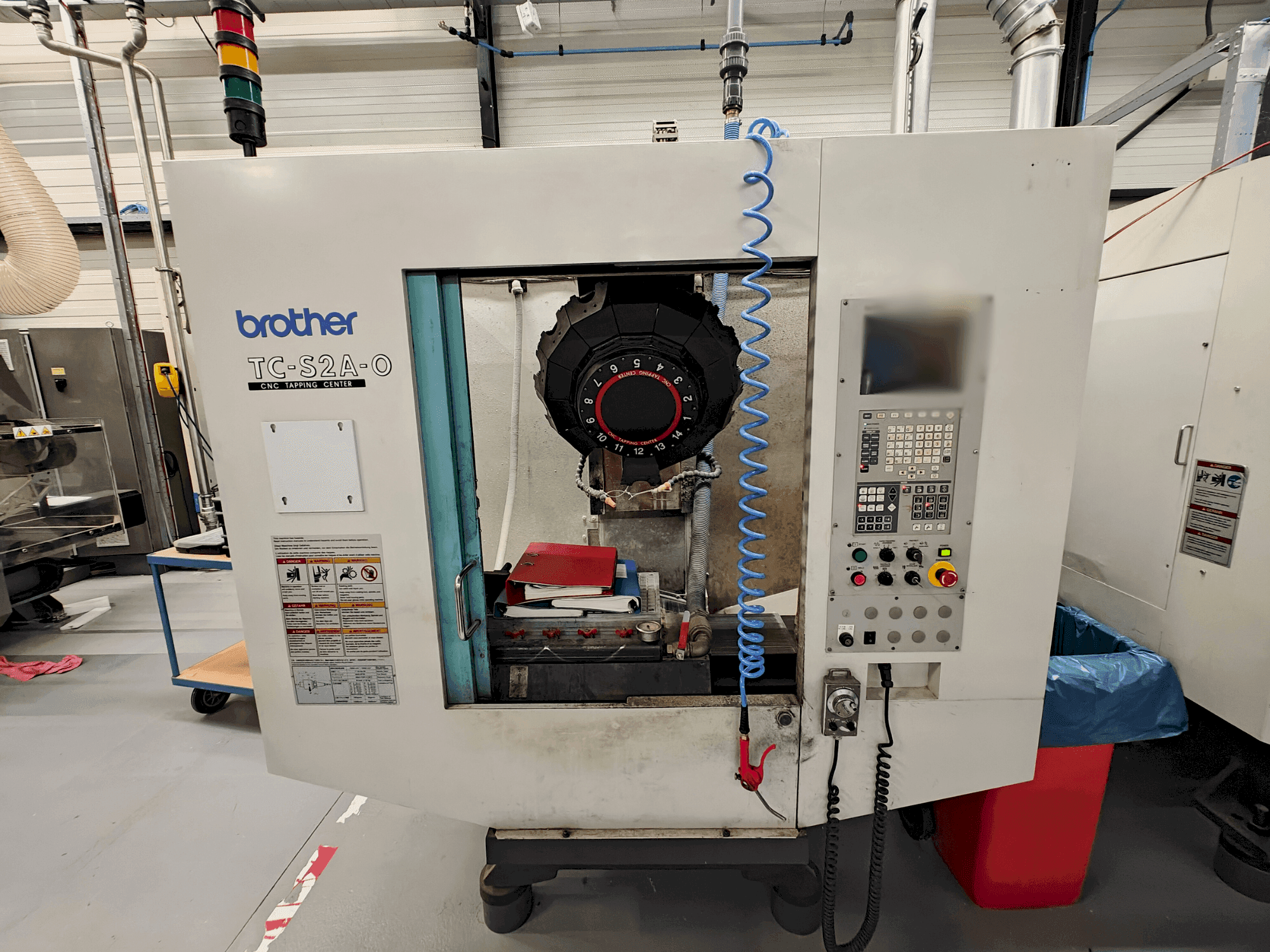 Čelní pohled na Brother C-S2A-O stroj