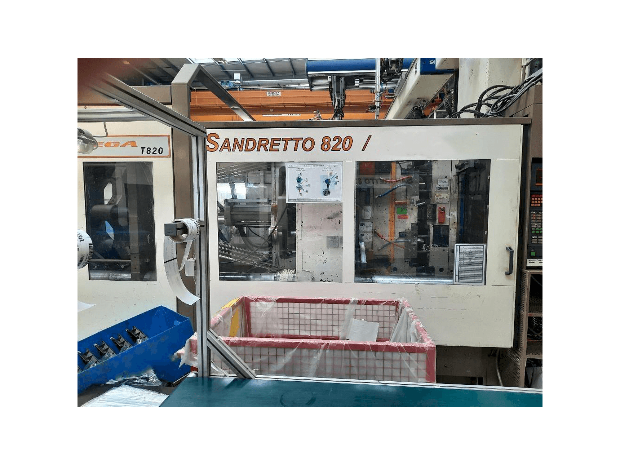 Čelní pohled na SANDRETTO 820/6434 stroj