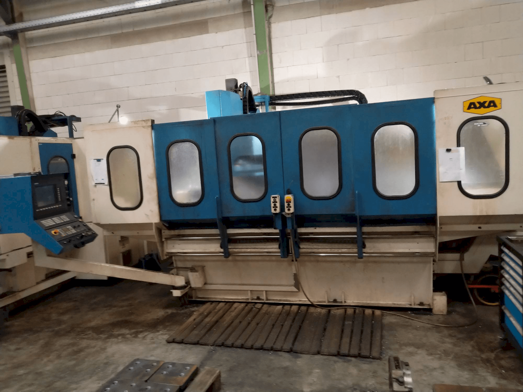 Čelní pohled na AXA VSC 2M stroj