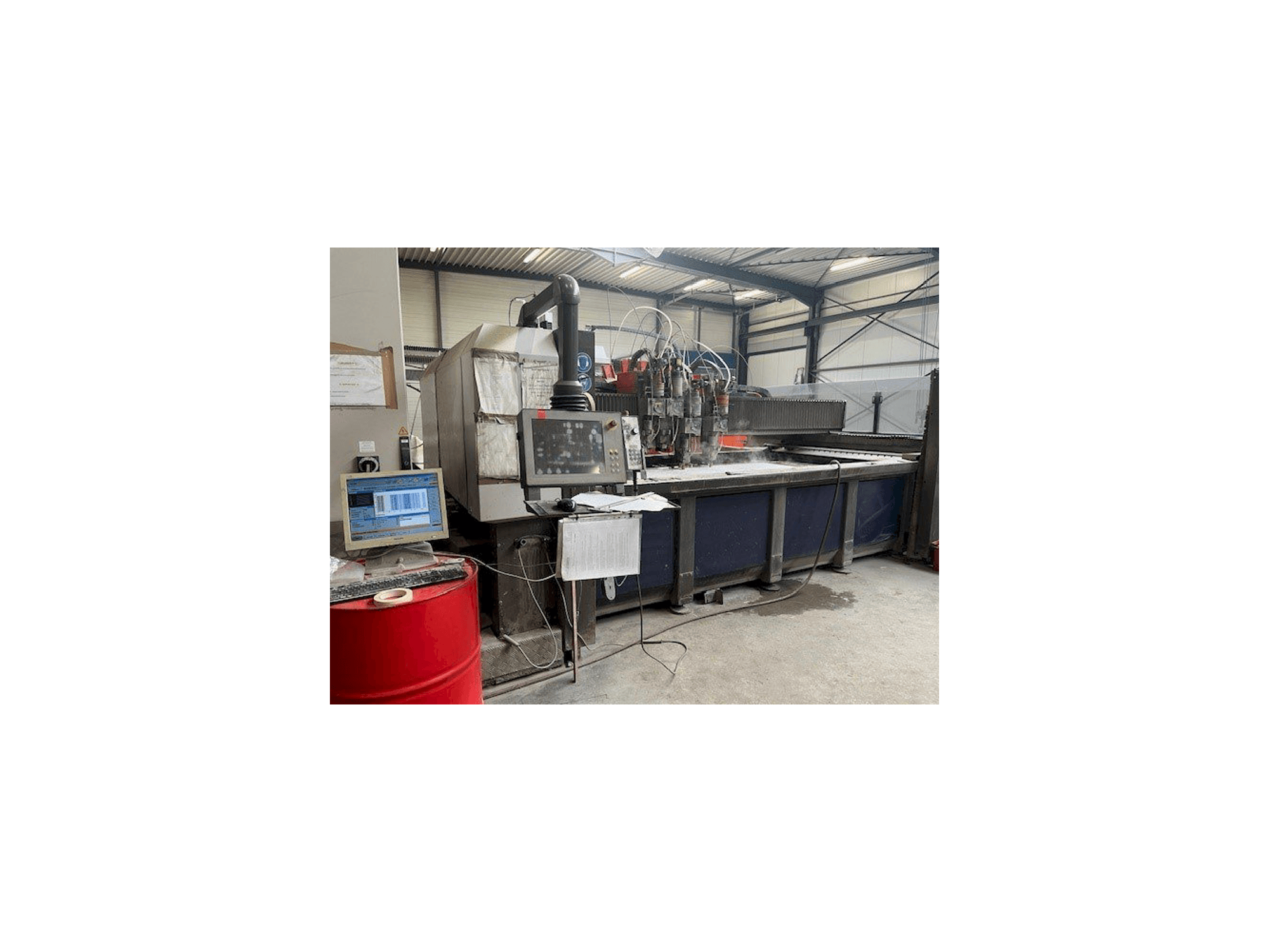 Čelní pohled na Bystronic ByJet Pro 3015 stroj