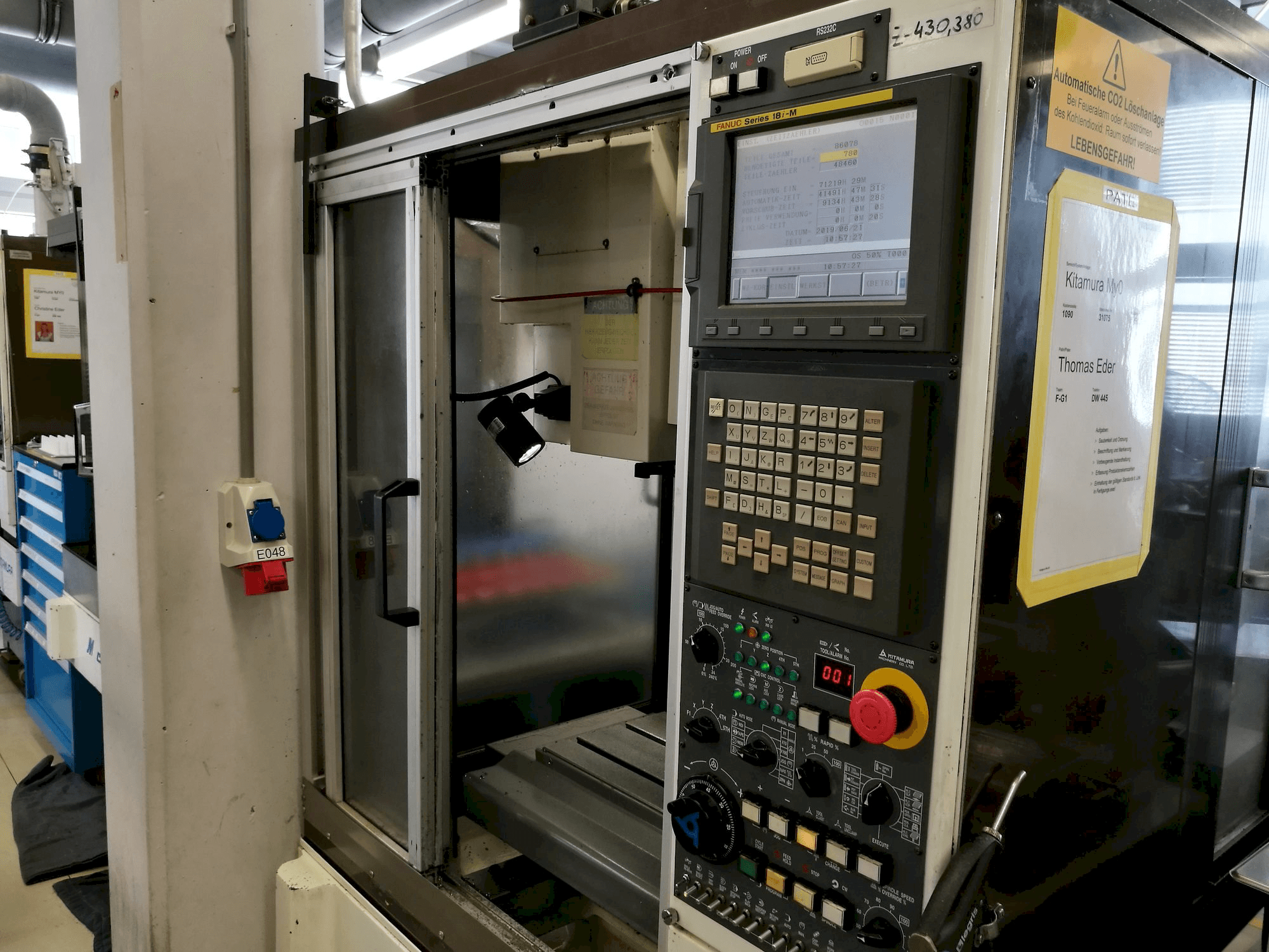 Čelní pohled na Kitamura Mycenter-0 stroj