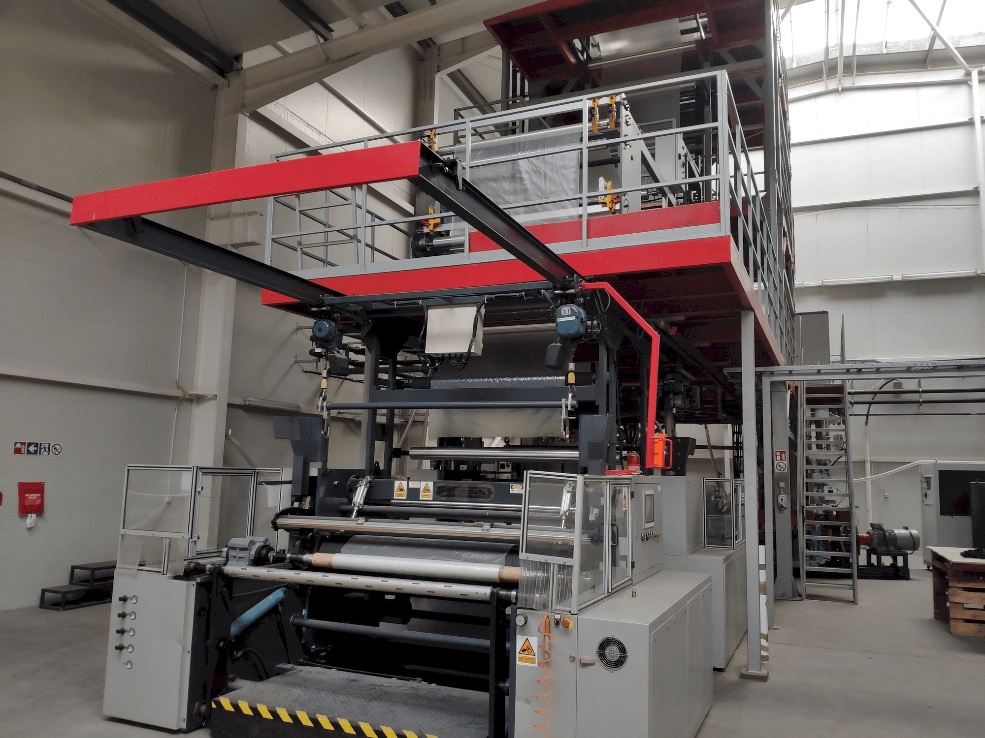 Čelní pohled na ROLBATCH 1600 stroj