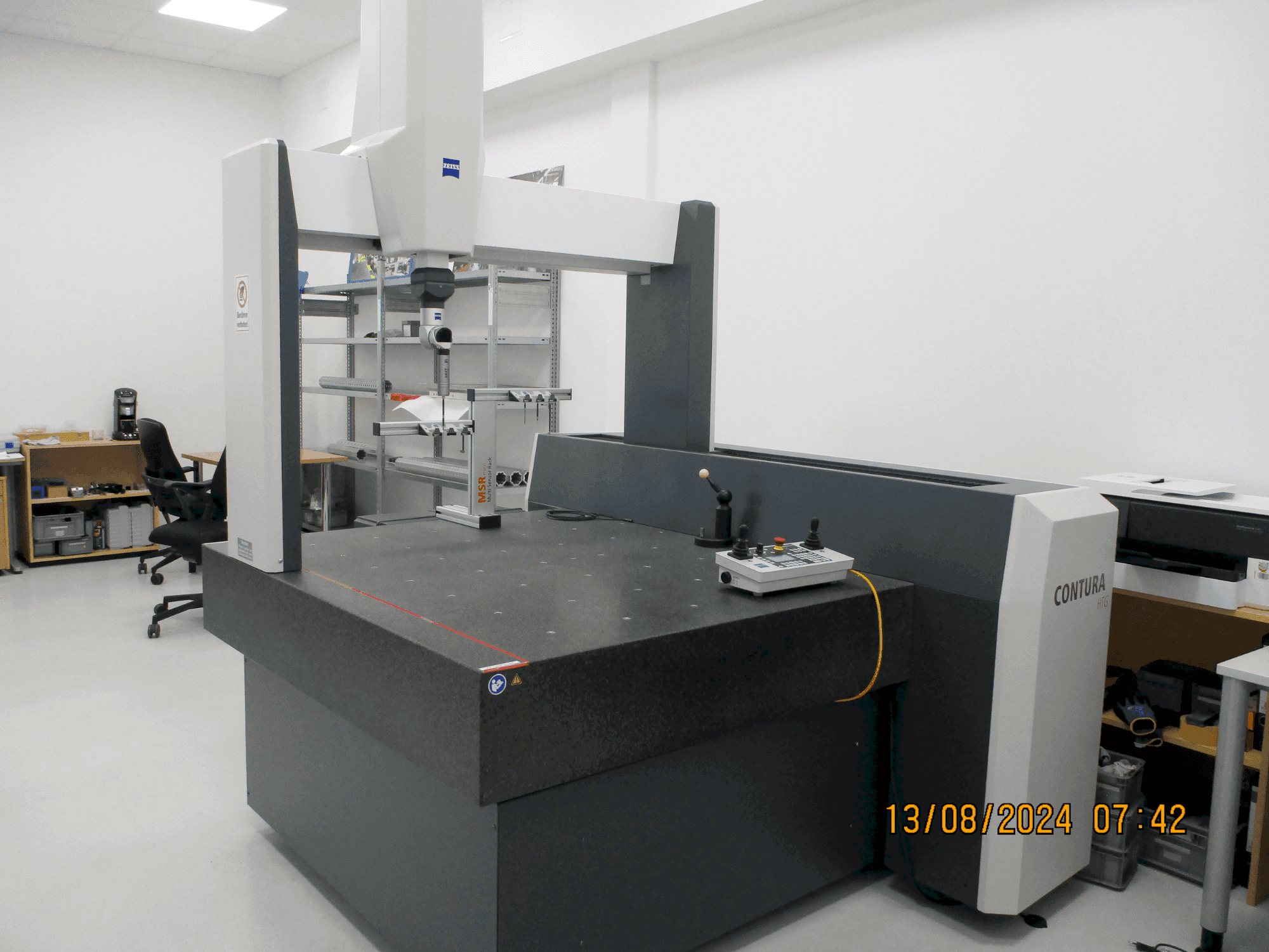 Čelní pohled na ZEISS Contura 10/12/6 RDS stroj