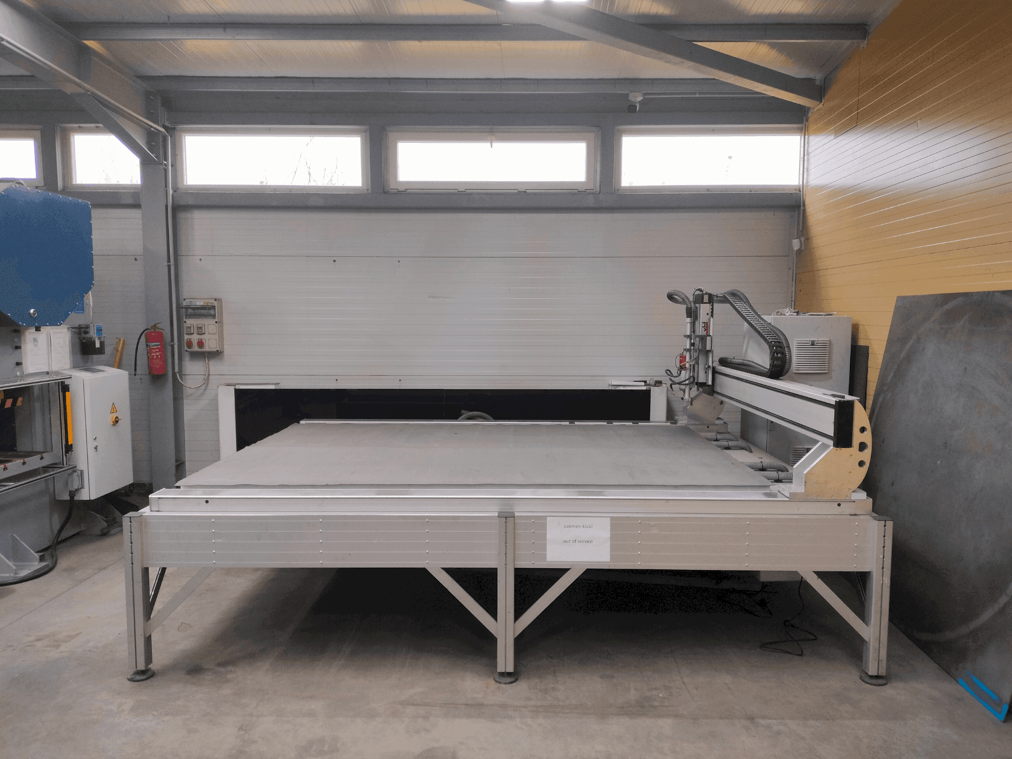 Čelní pohled na VHF CAM 2030 Active Pro stroj