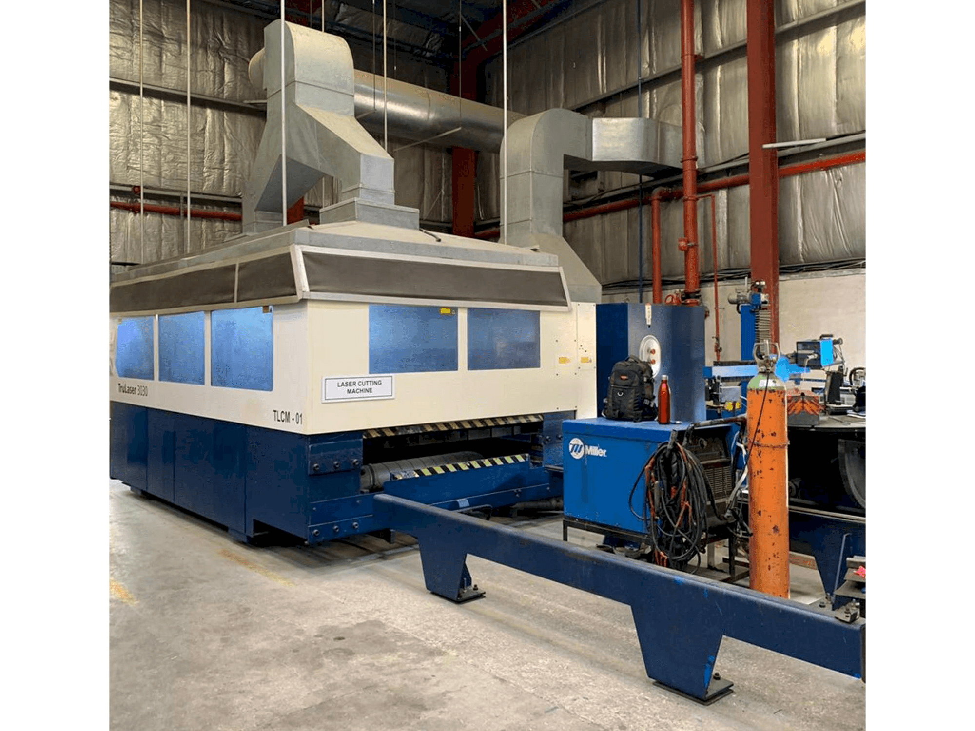 Čelní pohled na Trumpf TruLaser 3030 stroj