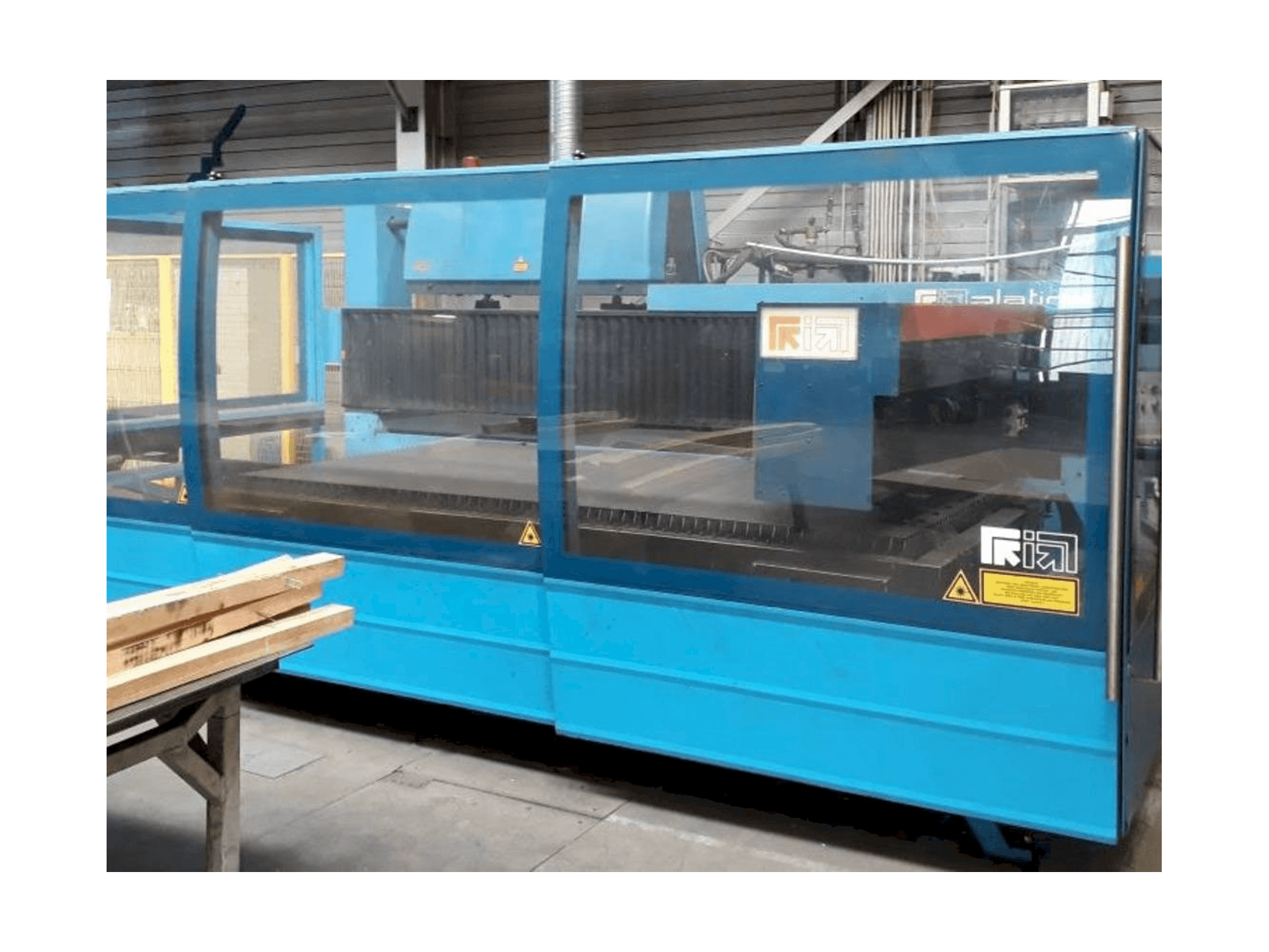 Čelní pohled na Prima Industrie Platino 1530 stroj