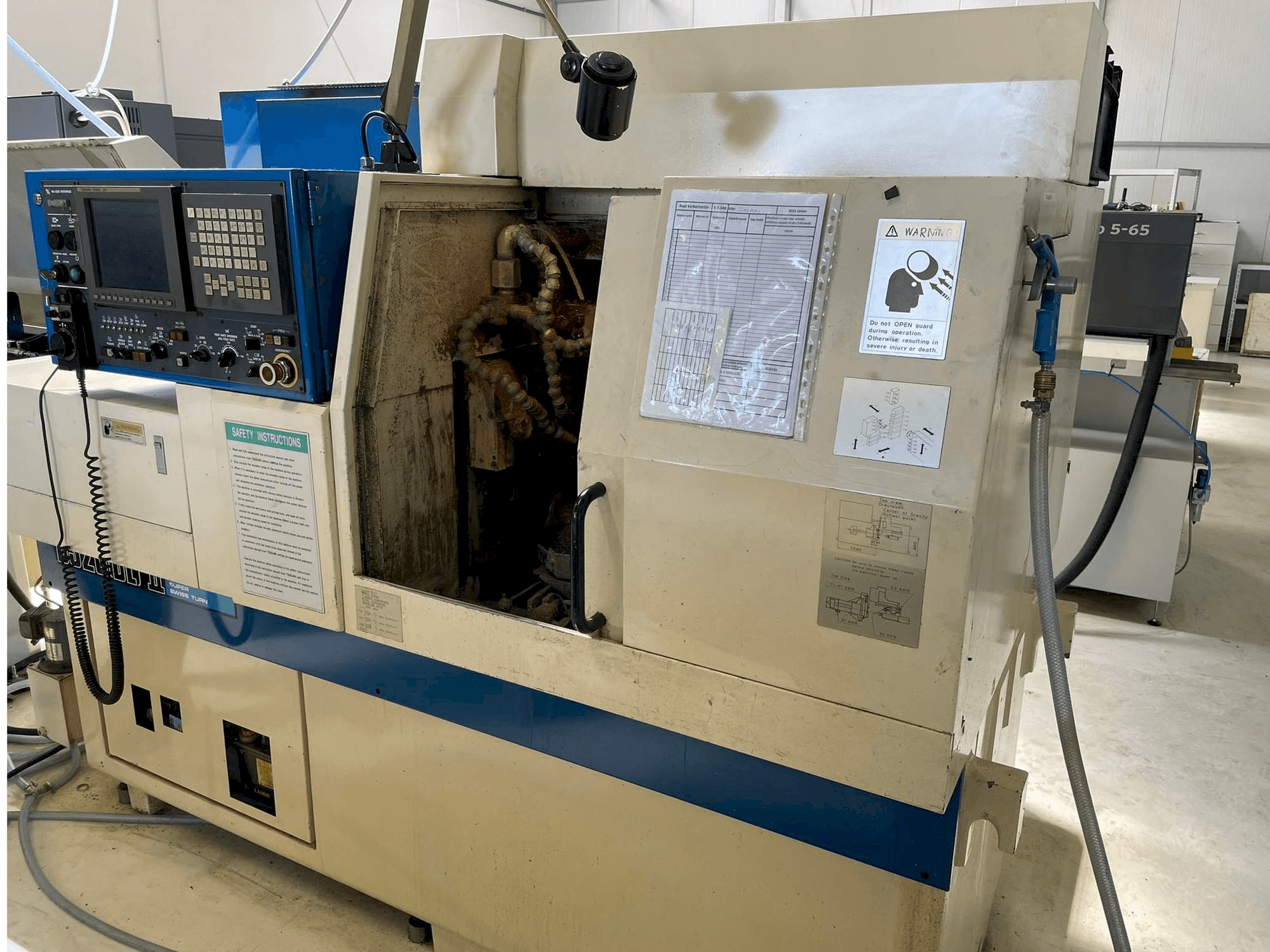 Pravý boční pohled na TSUGAMI BS20-II stroj