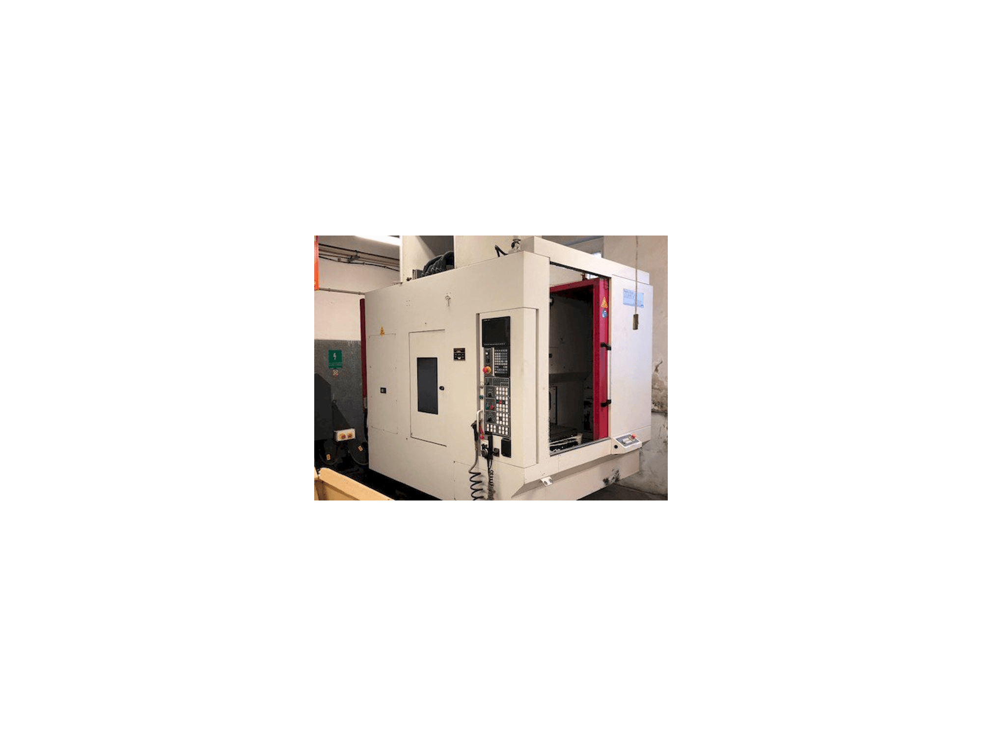 Čelní pohled na Akira Seiki RMV 700 APC stroj