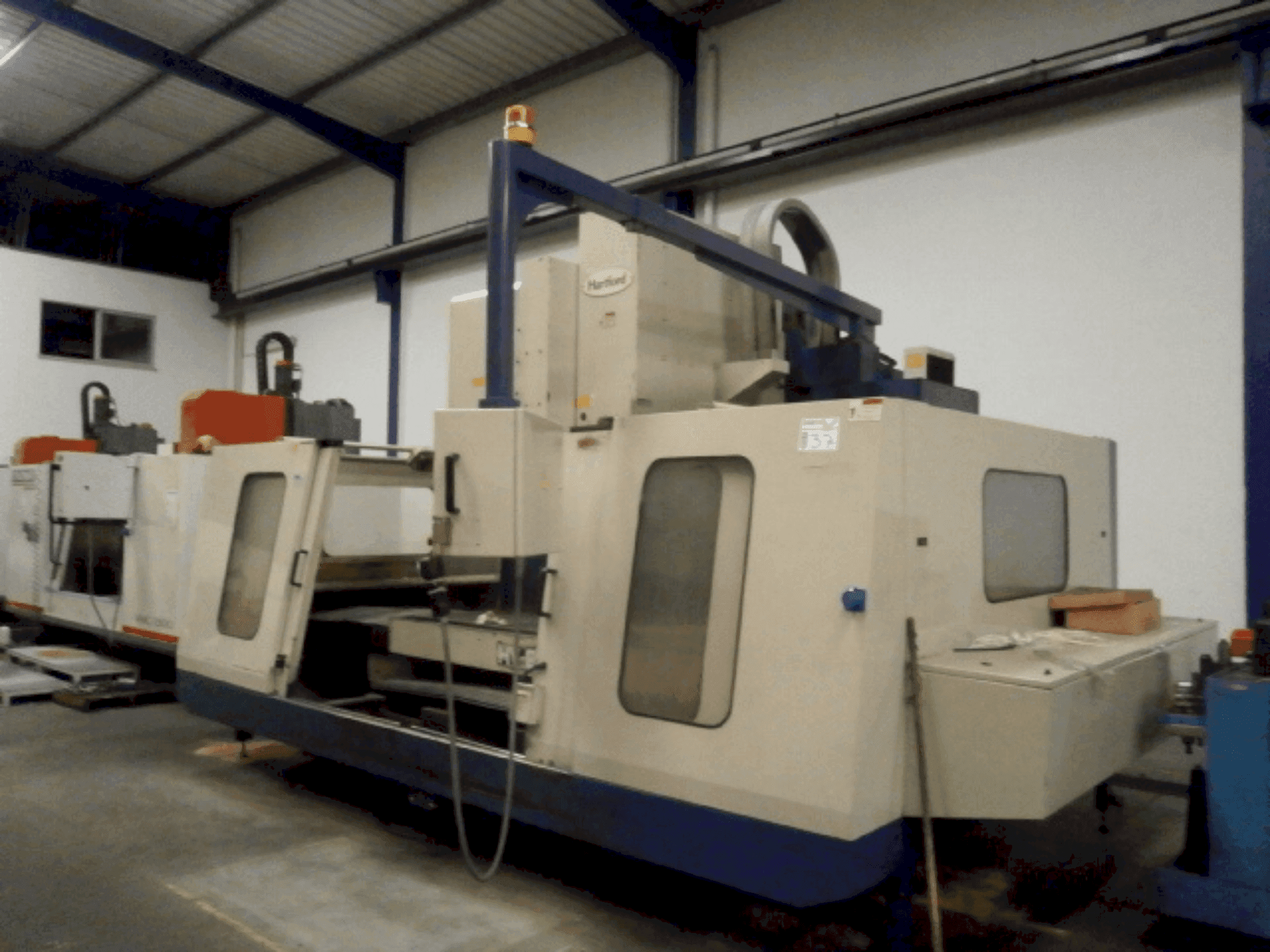 Čelní pohled na HARTFORD HV-80A stroj