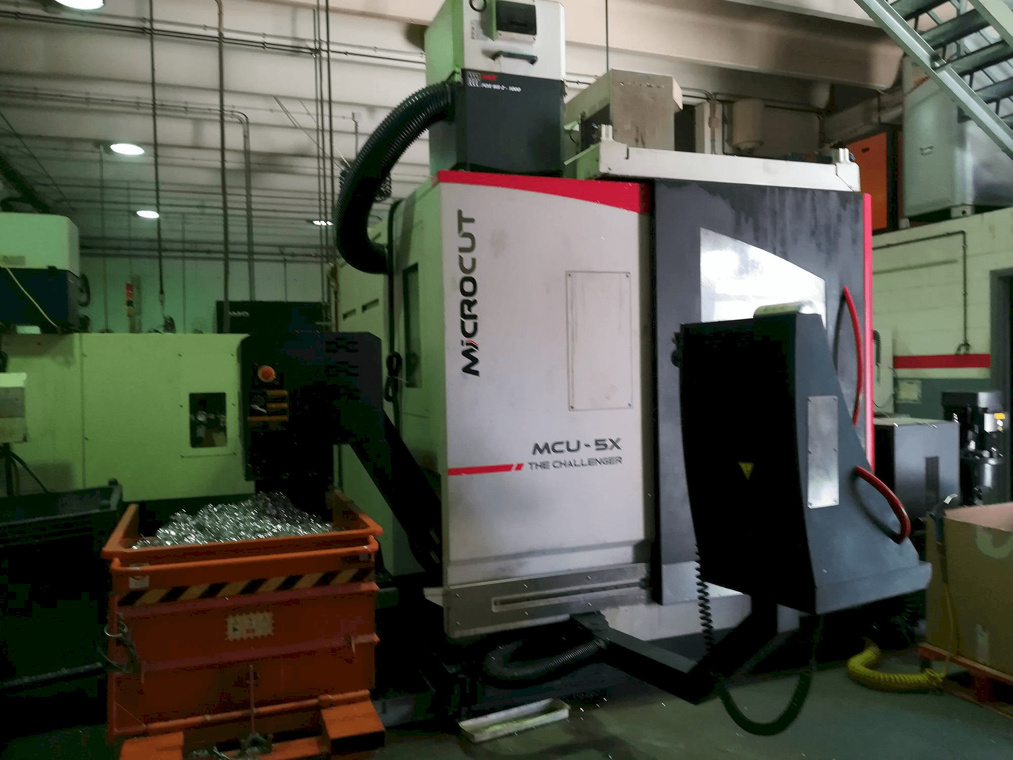 Čelní pohled na MICROCUT MCU-5X stroj