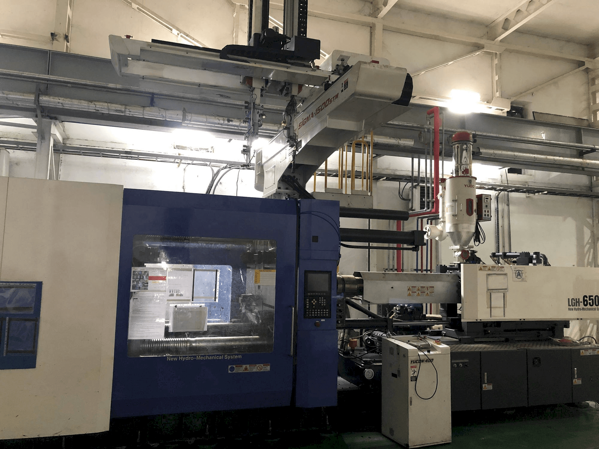 Čelní pohled na LG LGH-650M stroj