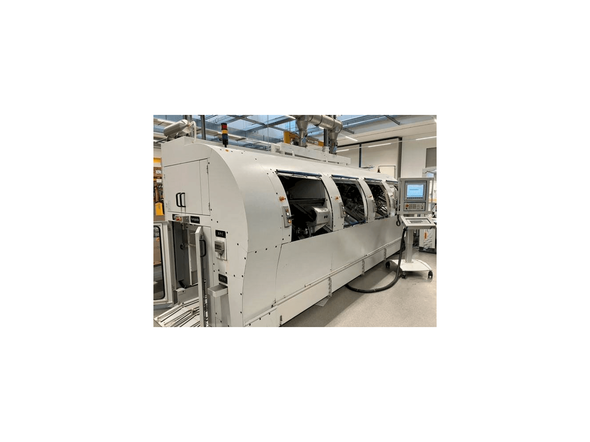 Čelní pohled na MIKRON Multistep XS stroj