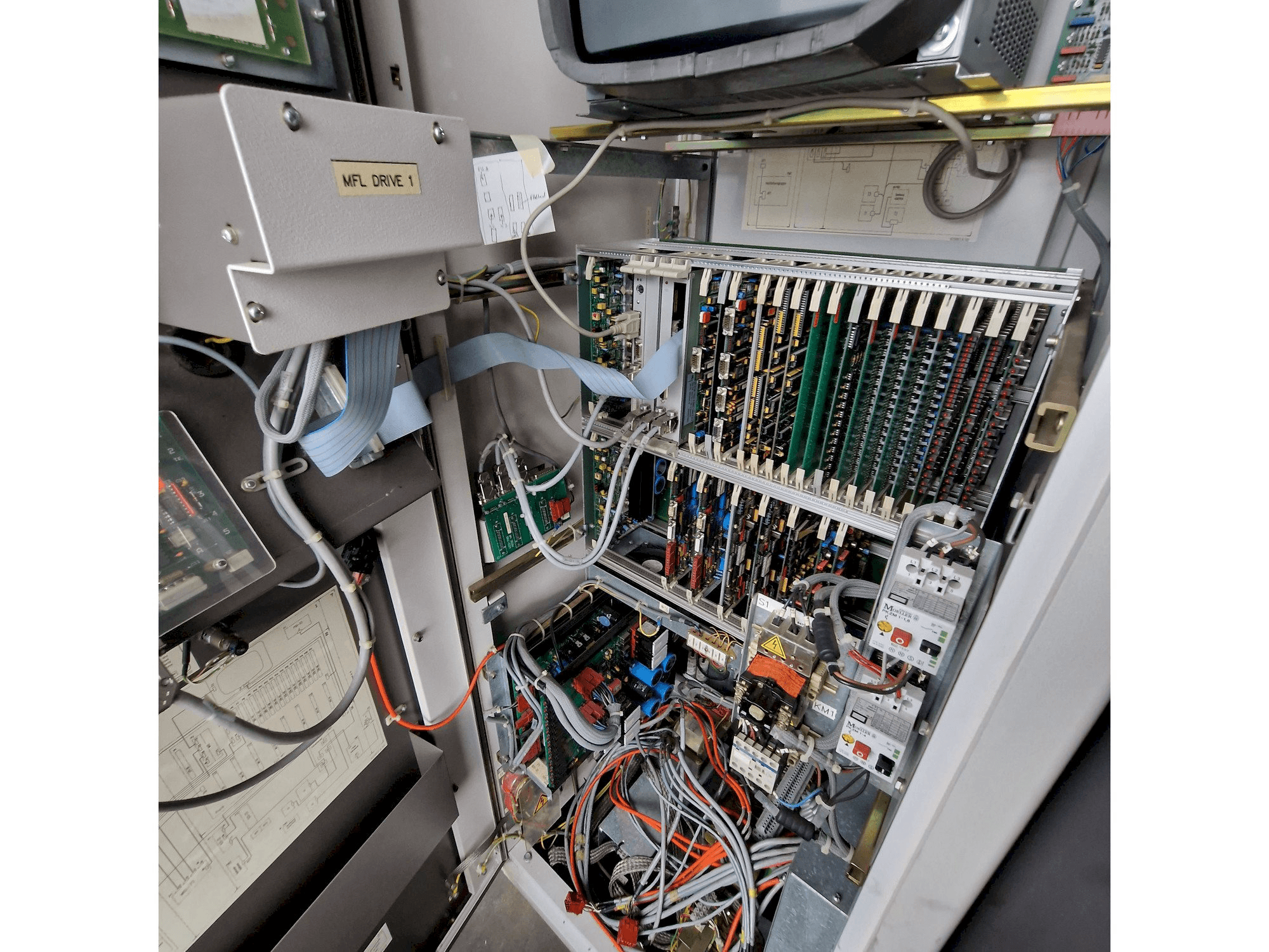 Zadní pohled na AGIE AGIECUT 150 HSS stroj