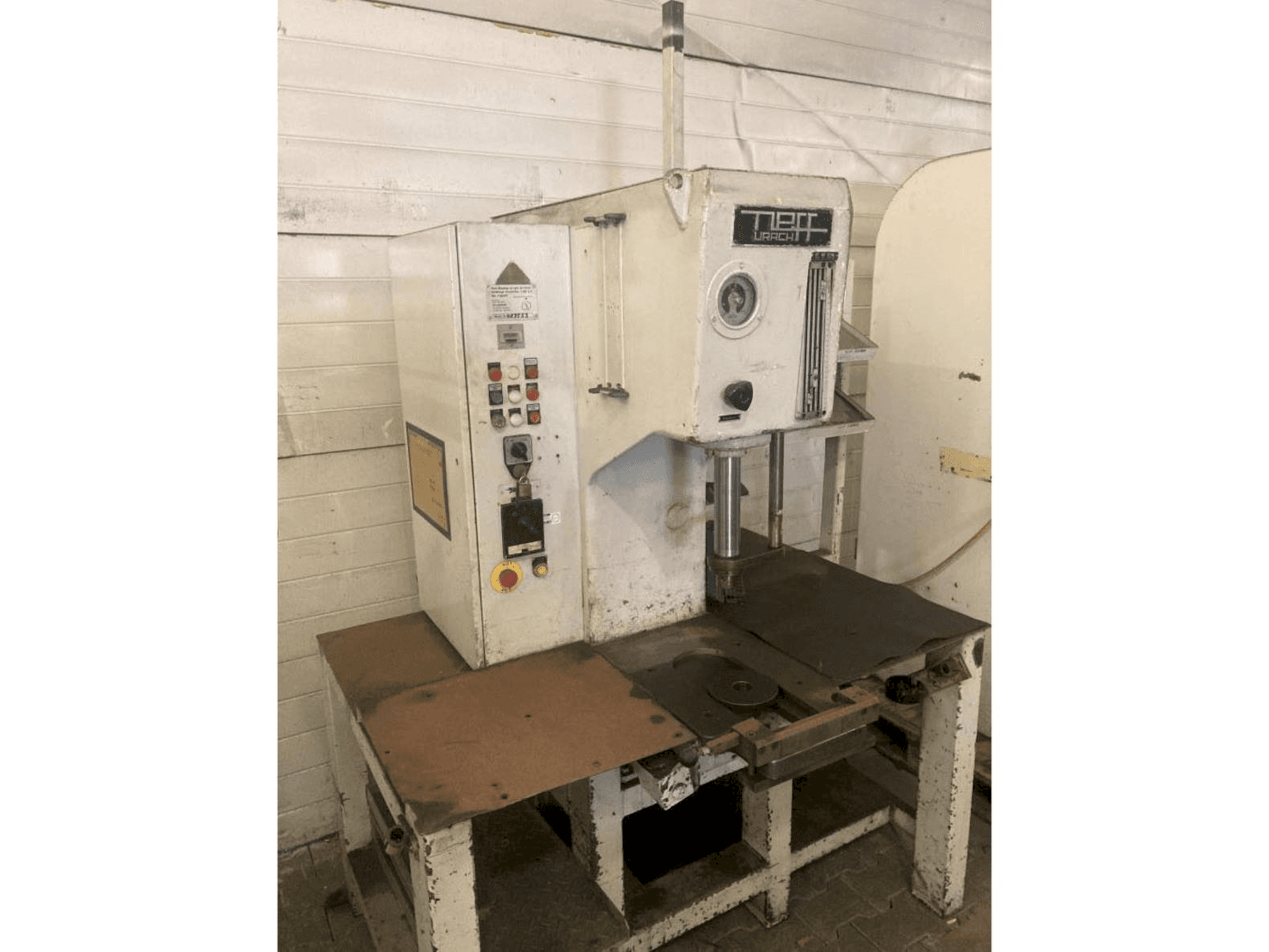 Čelní pohled na Walter NEFF T6.3 stroj