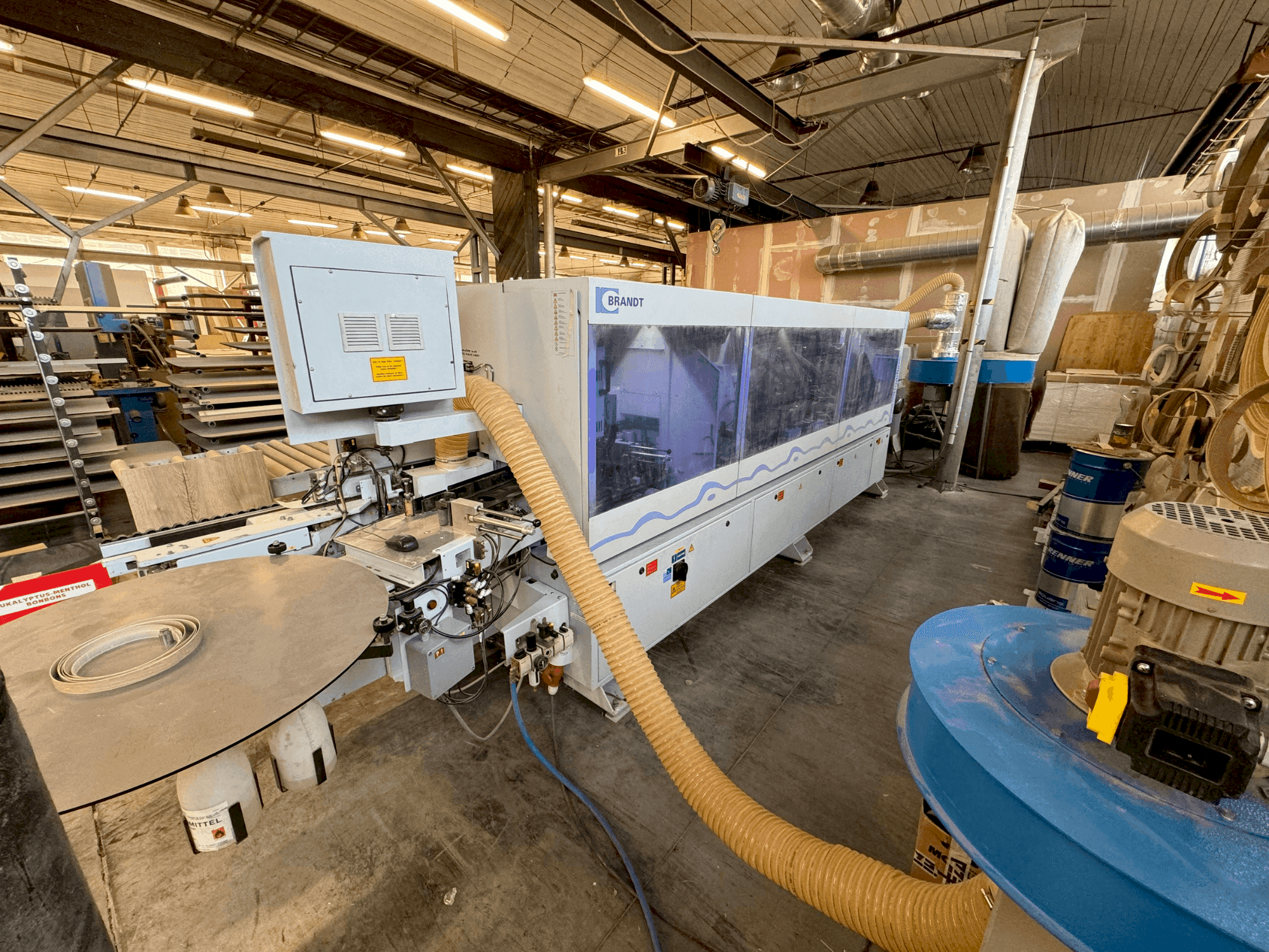 Čelní pohled na HOMAG Brandt KDF 650 stroj