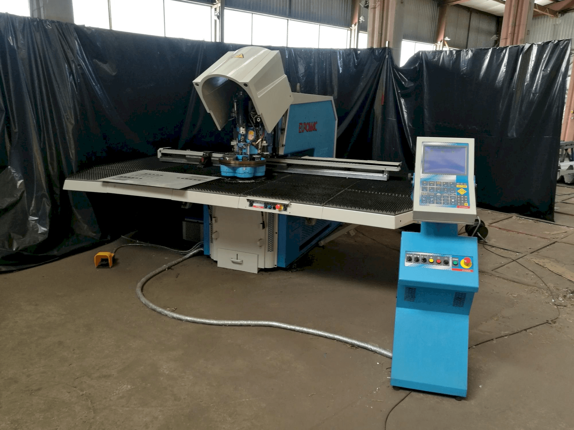 Čelní pohled na Euromac MTX INDEX stroj