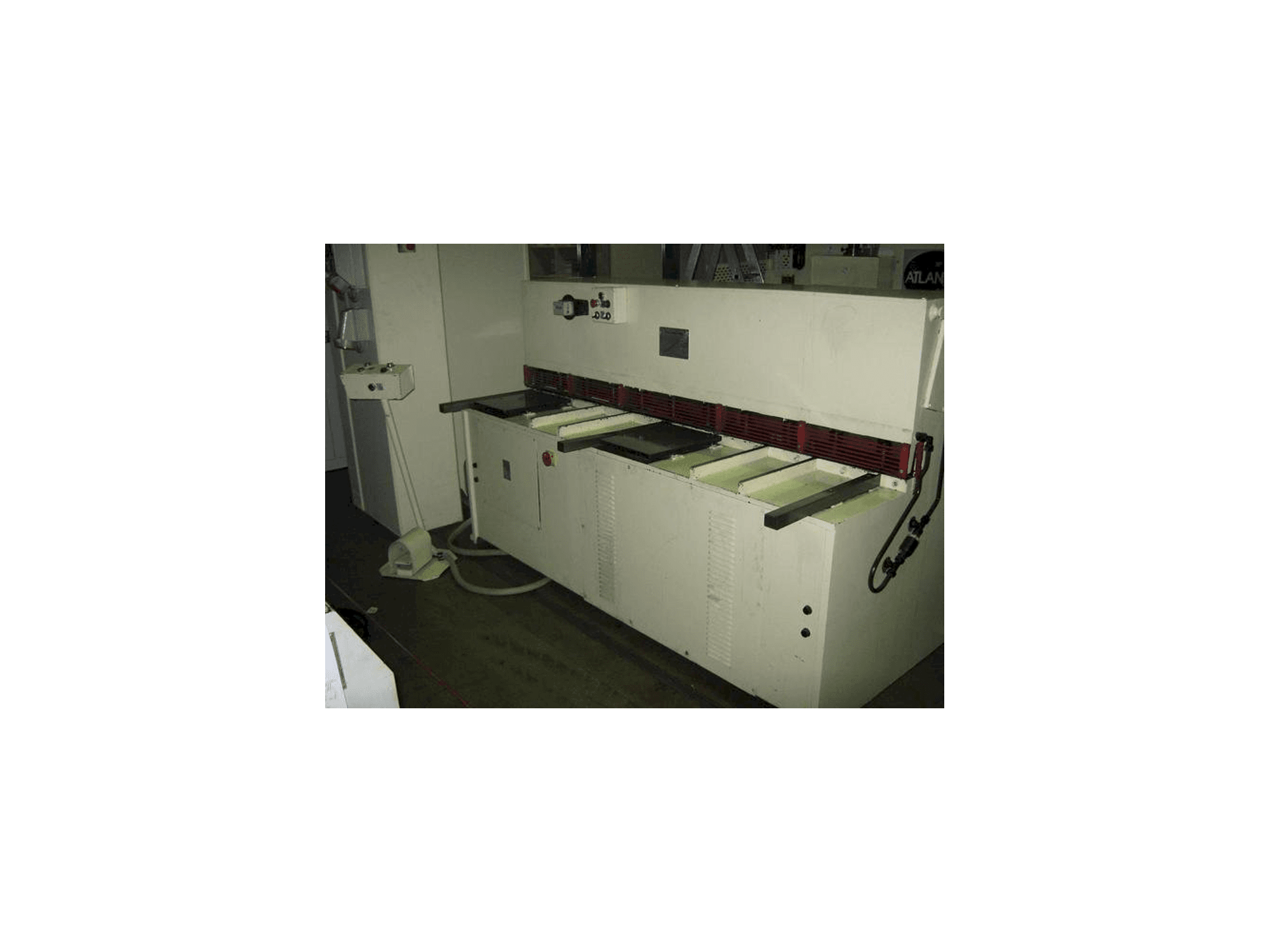 Čelní pohled na GEFI LVS-2000 stroj