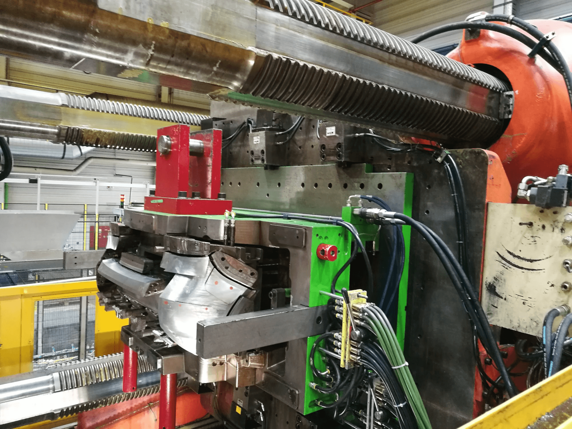 Levý pohled na Husky EL 4000 RS 170/145 stroj