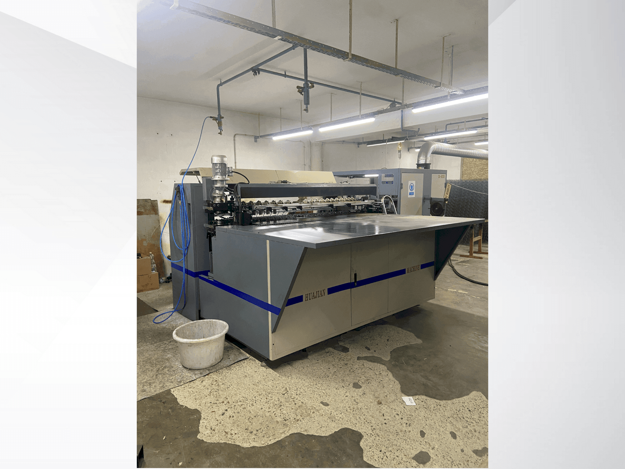 Čelní pohled na HUAJIAN SX-820i stroj