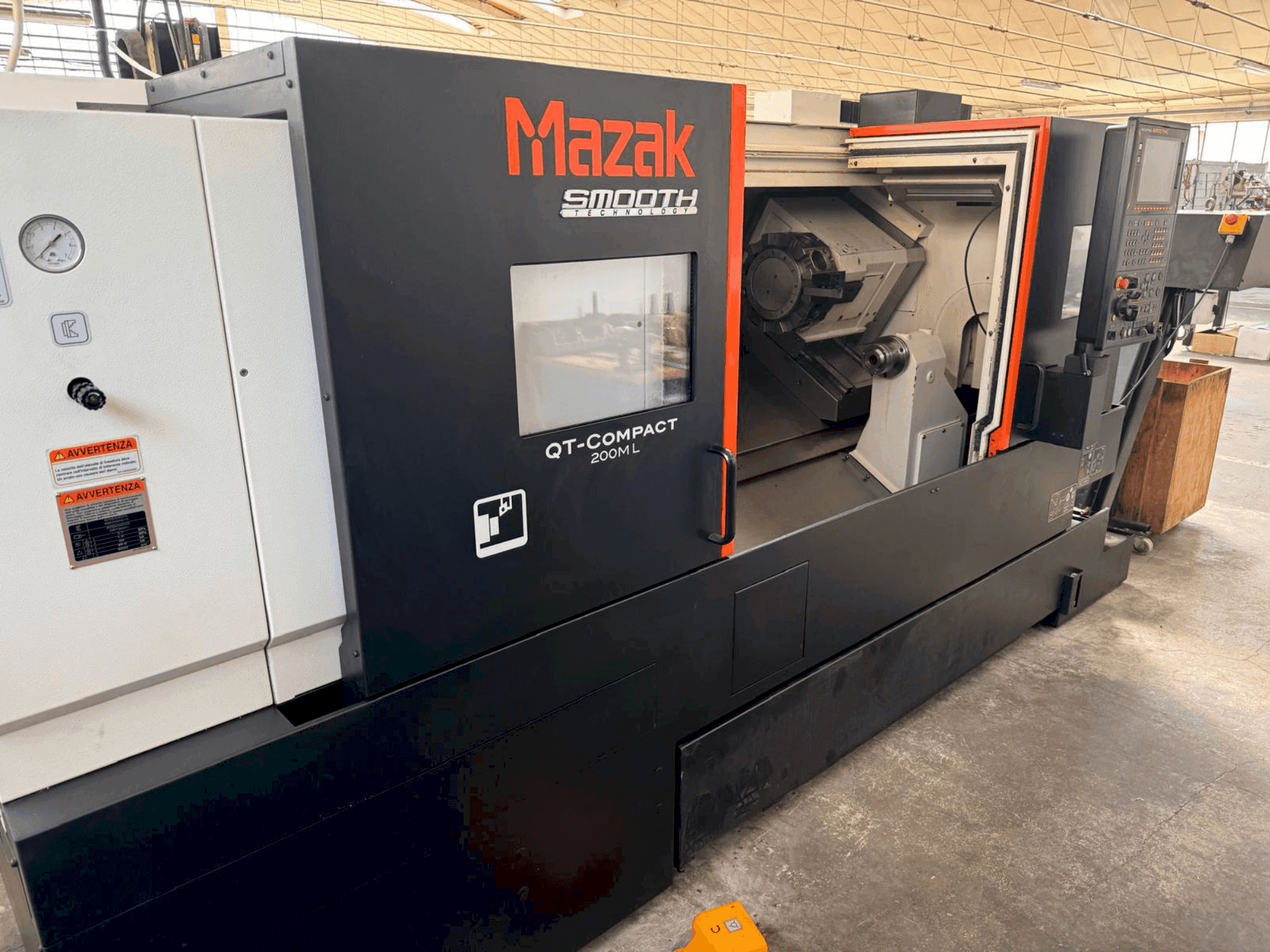 Čelní pohled na Mazak QT COMPACTG 200ML stroj